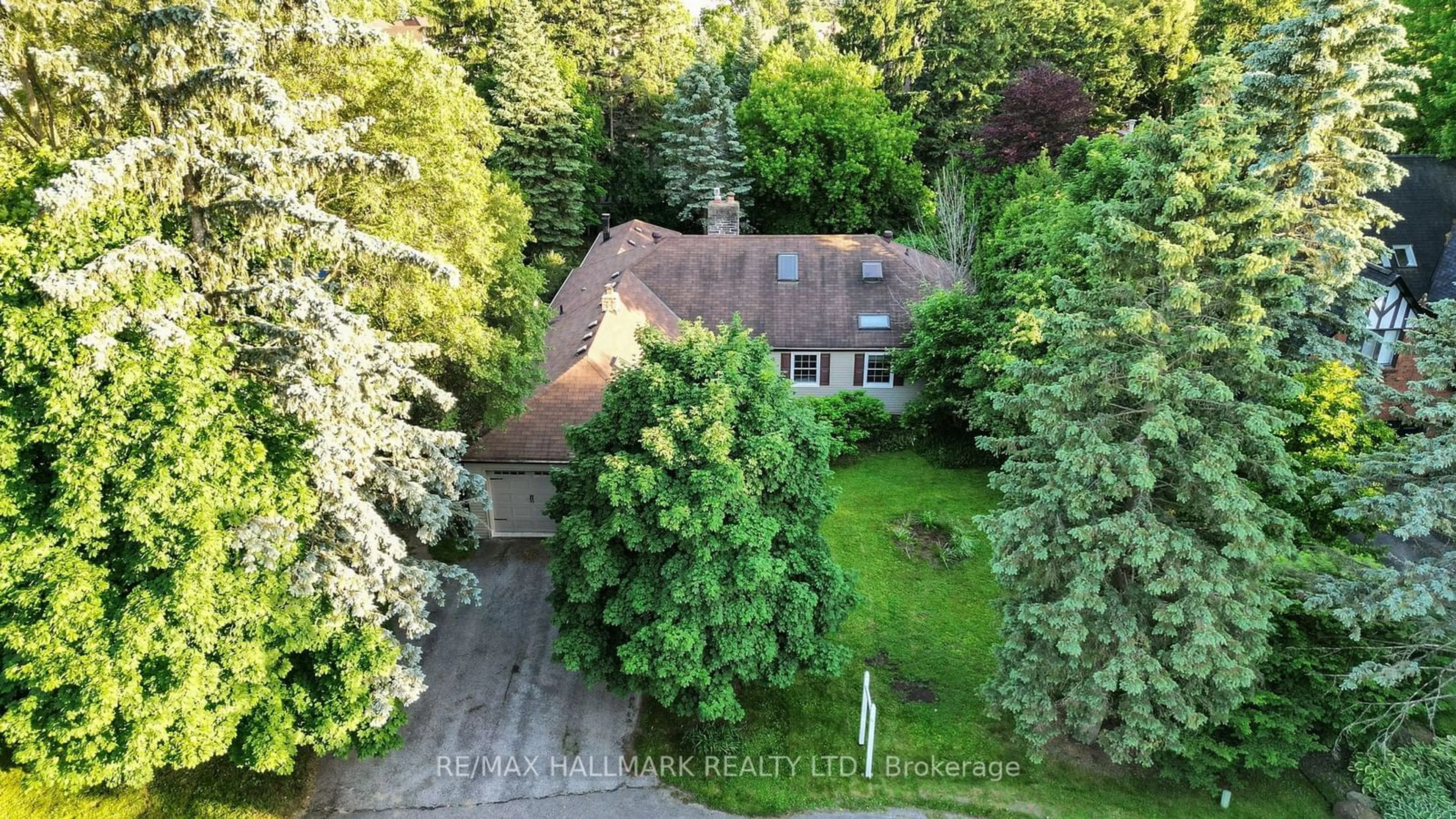 Frontside or backside of a home, cottage for 109 Highland Lane, Richmond Hill Ontario L4C 3S1