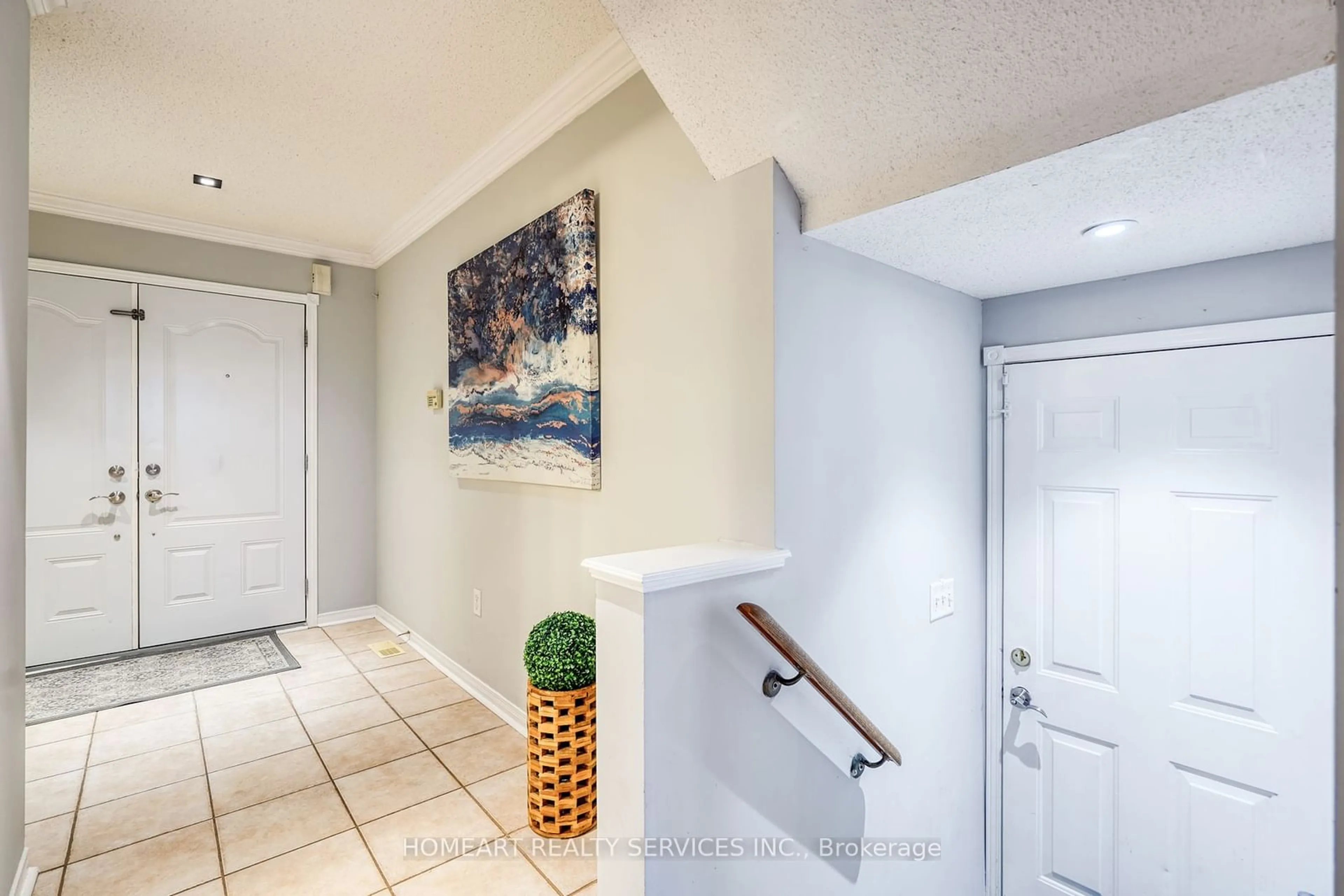 Indoor foyer, carpet floors for 115 Joe Dales Dr, Georgina Ontario L4P 4E5