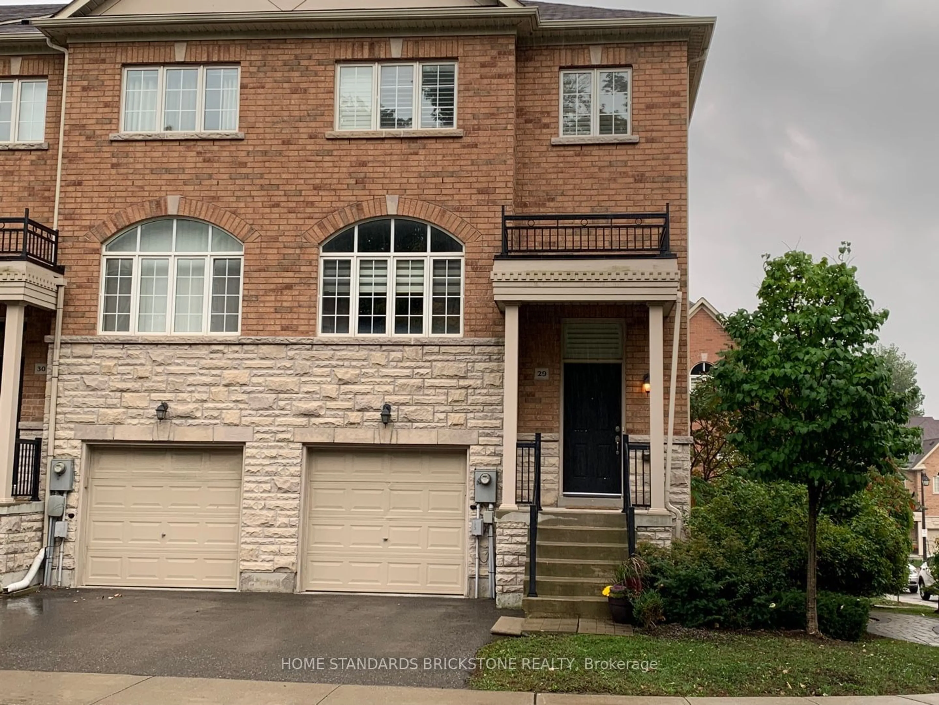 A pic from exterior of the house or condo, the street view for 8777 Dufferin St #29, Vaughan Ontario L4J 8W3