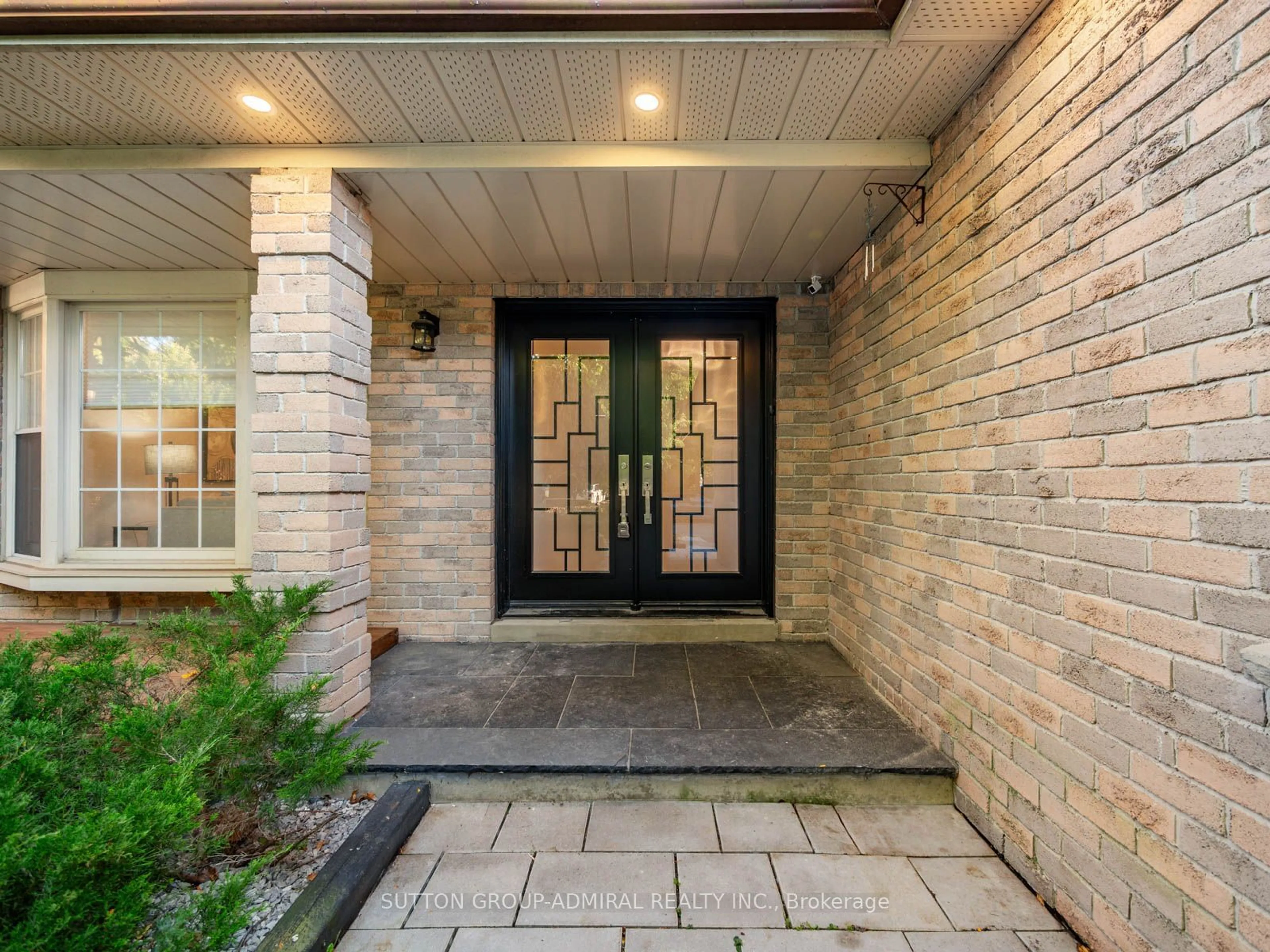 Indoor entryway, ceramic floors for 97 Golf Links Dr, Aurora Ontario L4G 3V4