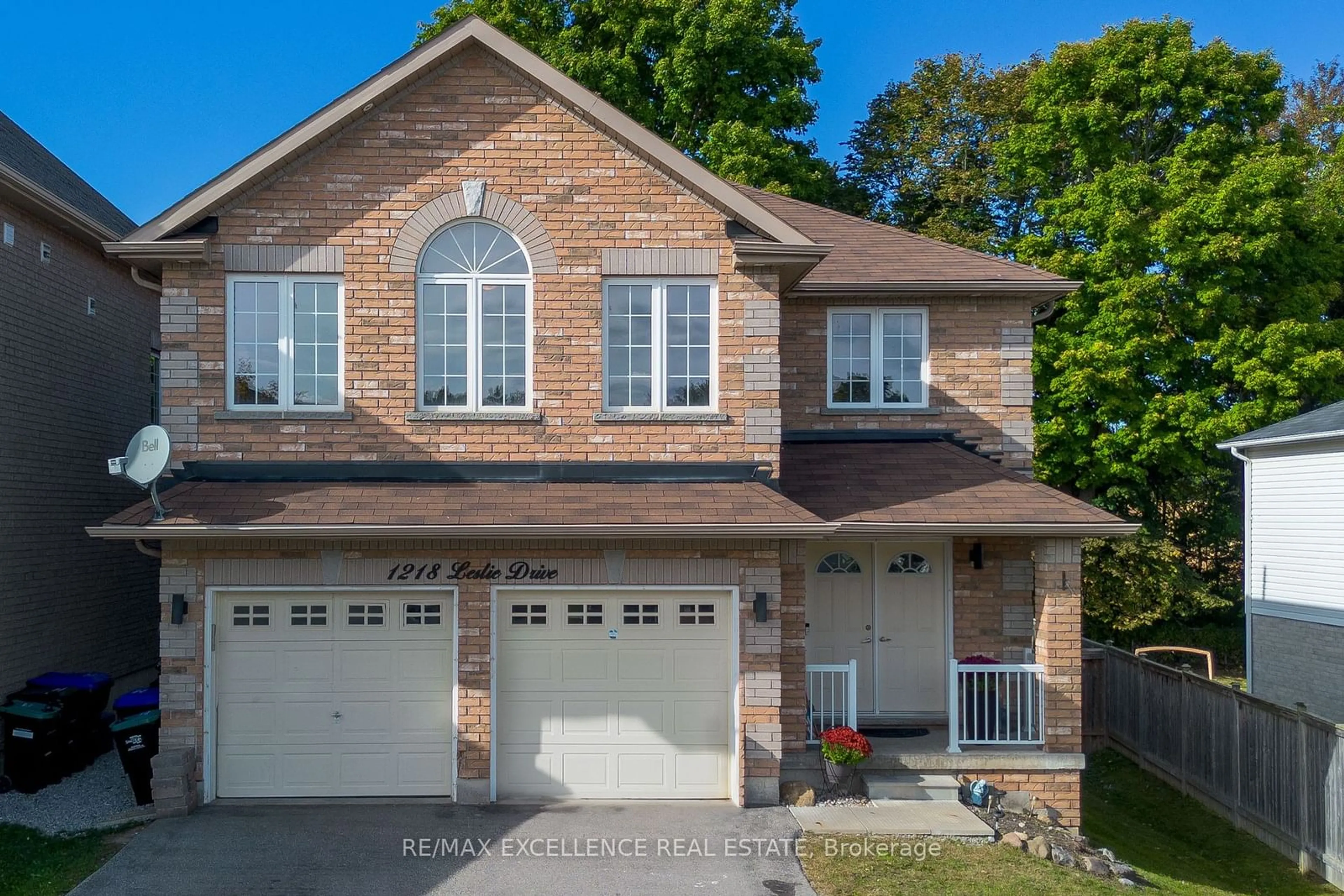 Home with brick exterior material for 1218 Leslie Dr, Innisfil Ontario L9S 2B1