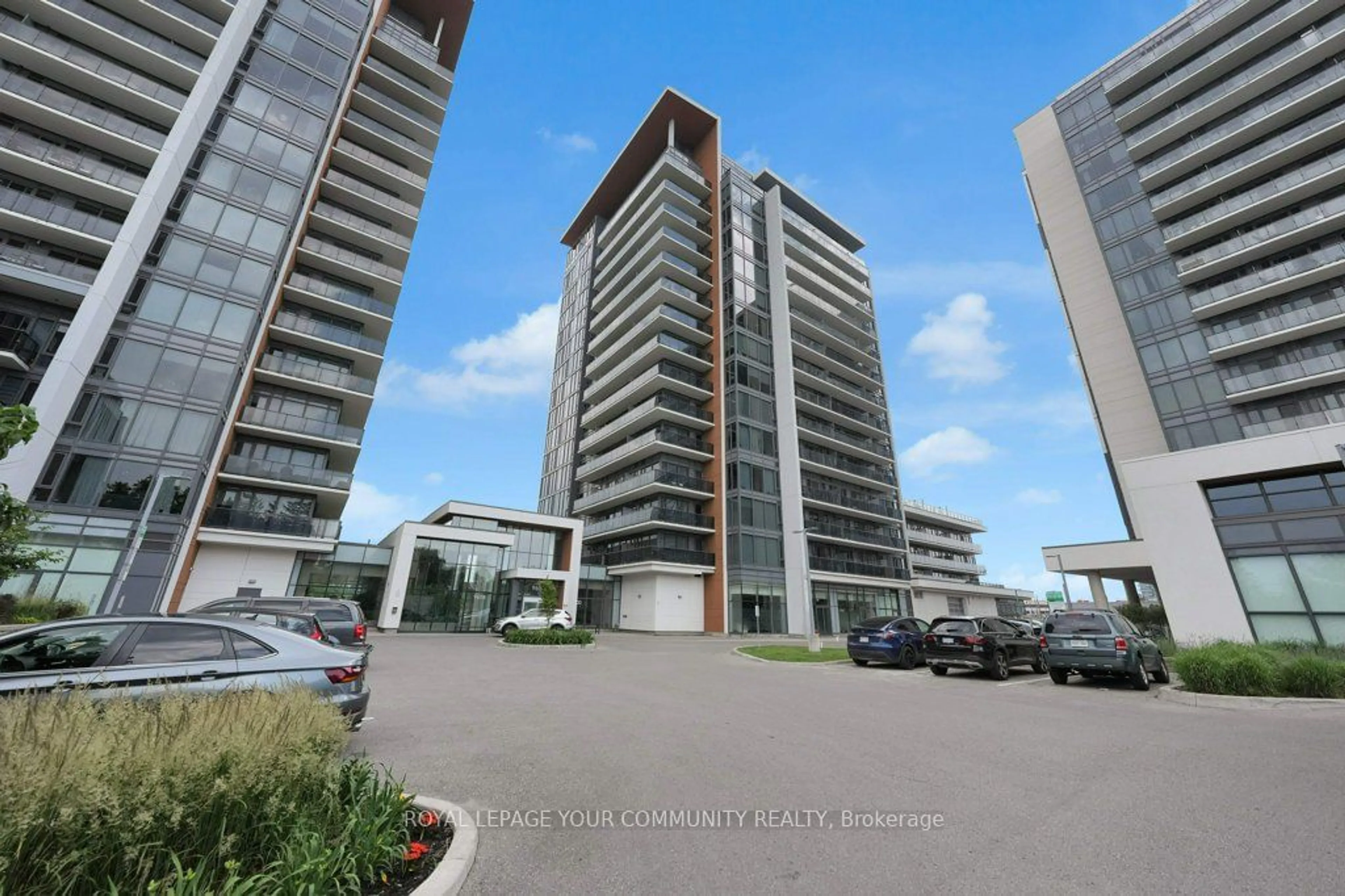 A pic from exterior of the house or condo, the street view for 9600 Yonge St #711B, Richmond Hill Ontario L4C 0X3