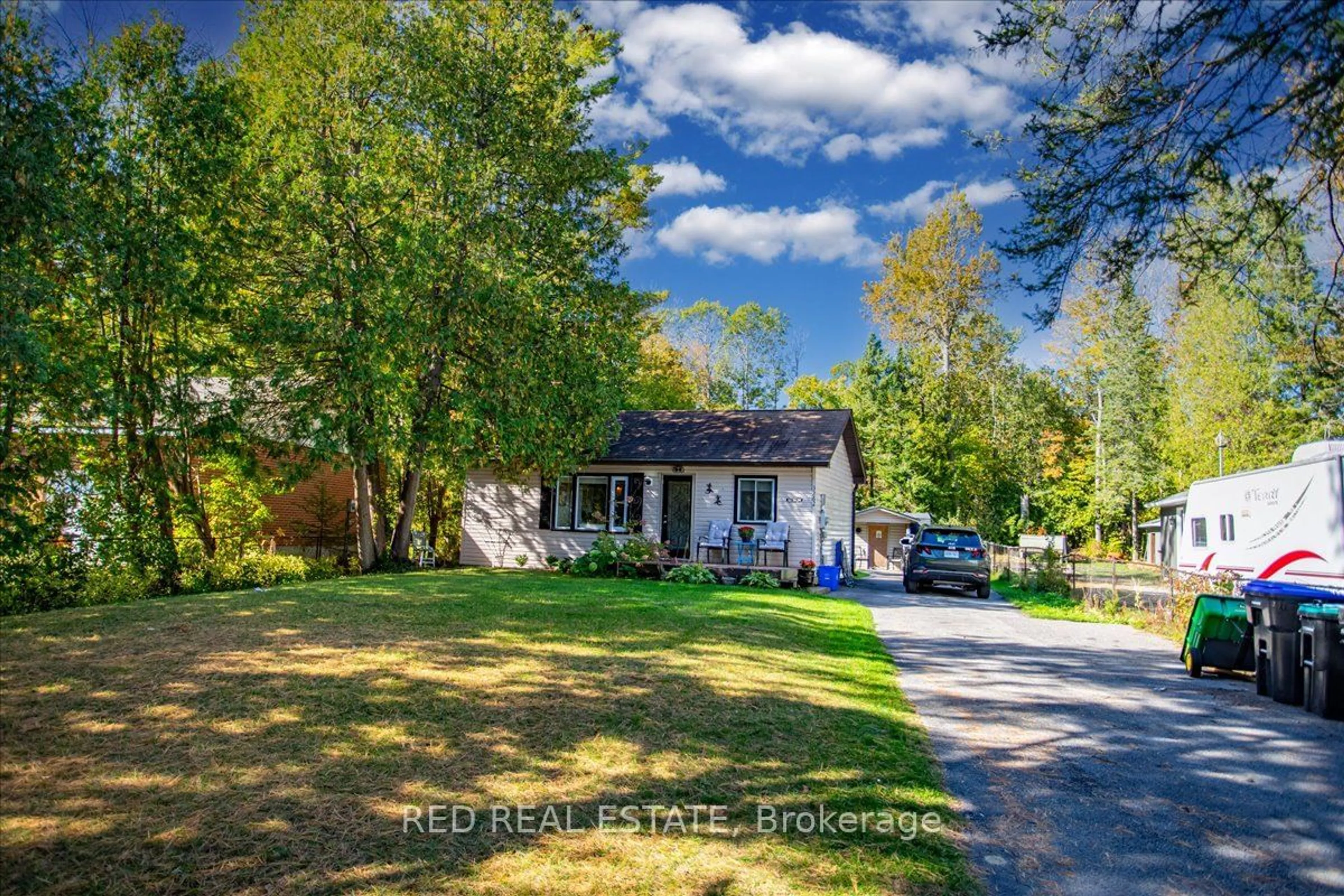 A pic from exterior of the house or condo, cottage for 3262 Beach Ave, Innisfil Ontario L9S 2K6