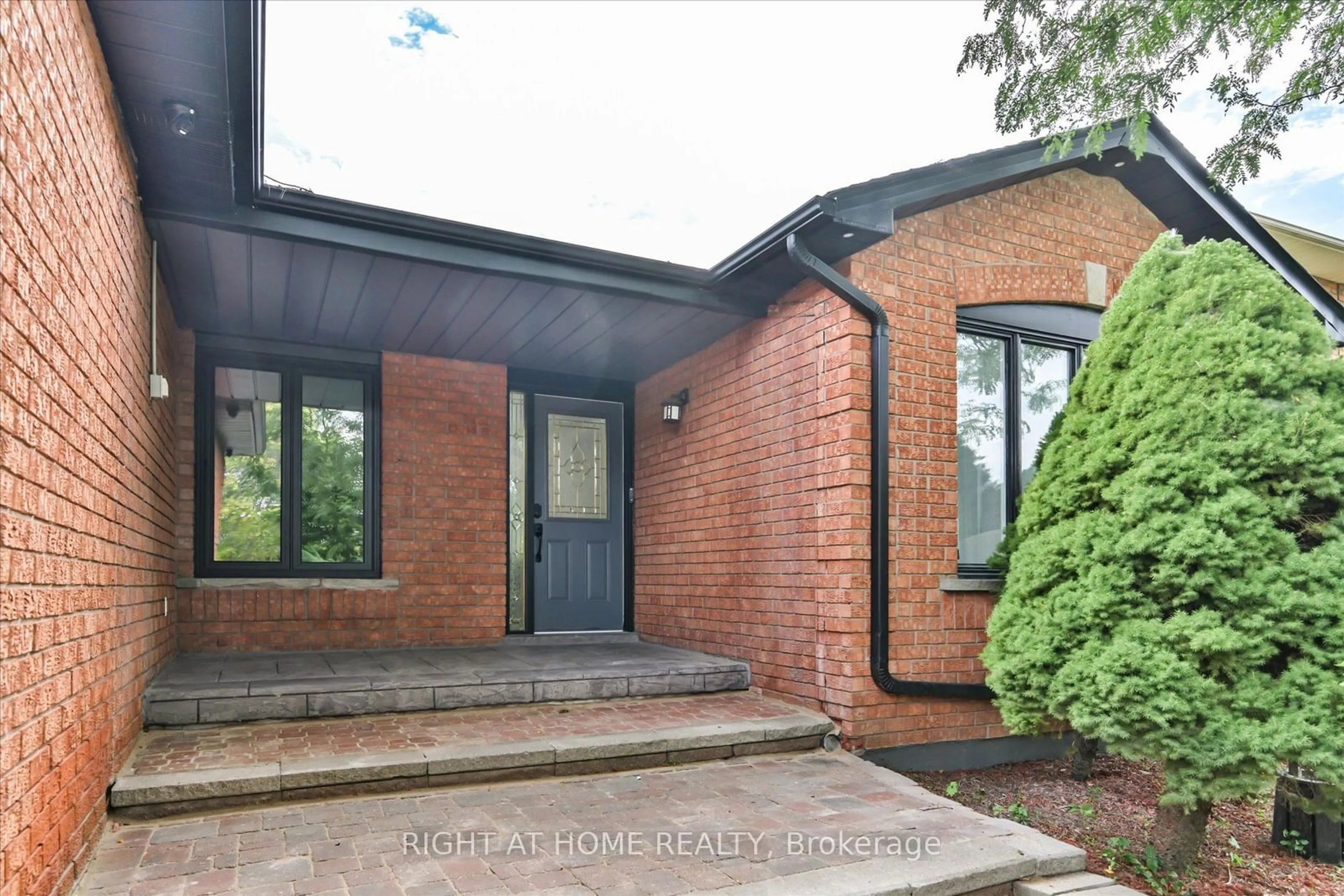 Home with brick exterior material for 54 Coates Cres, Richmond Hill Ontario L4E 2M1