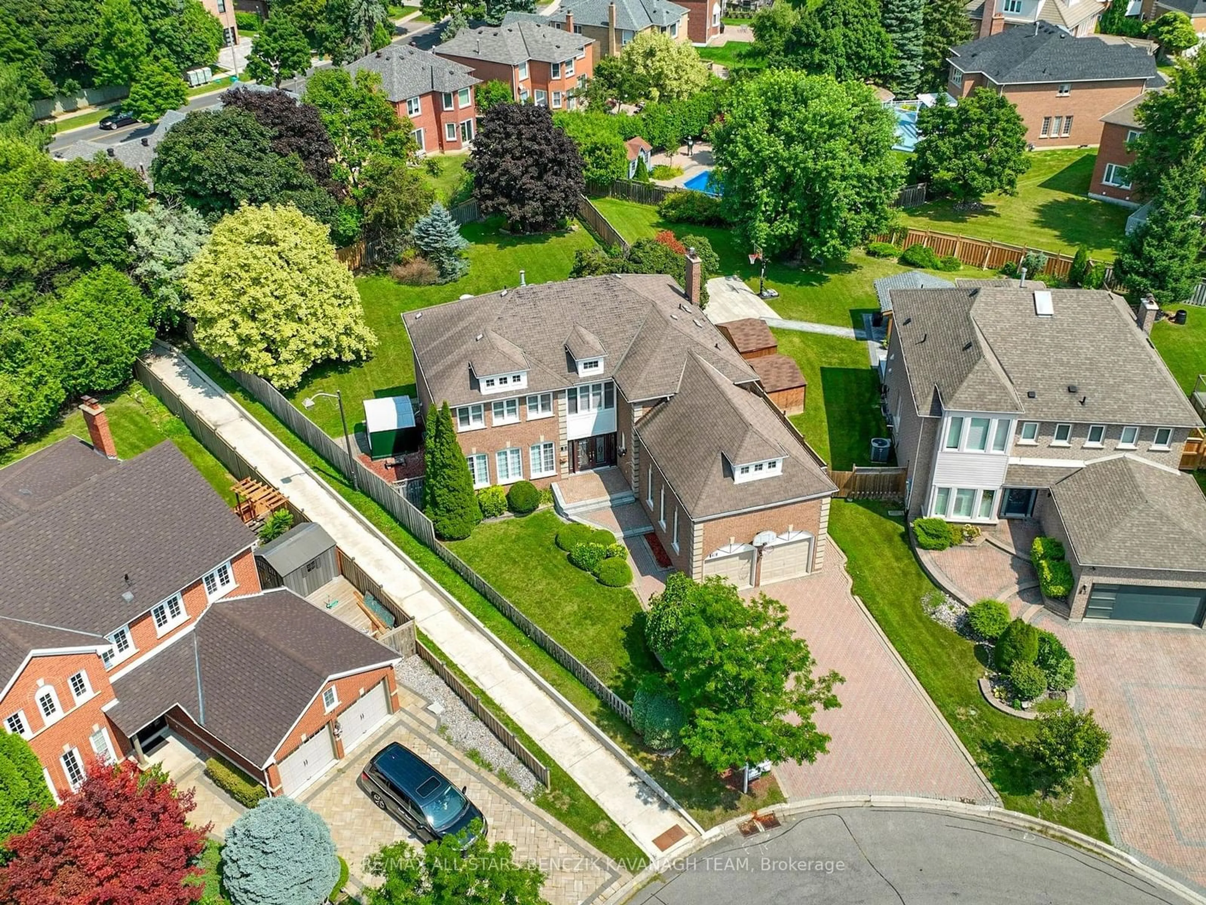 Frontside or backside of a home, the street view for 40 Braeside Sq, Markham Ontario L3R 0A4