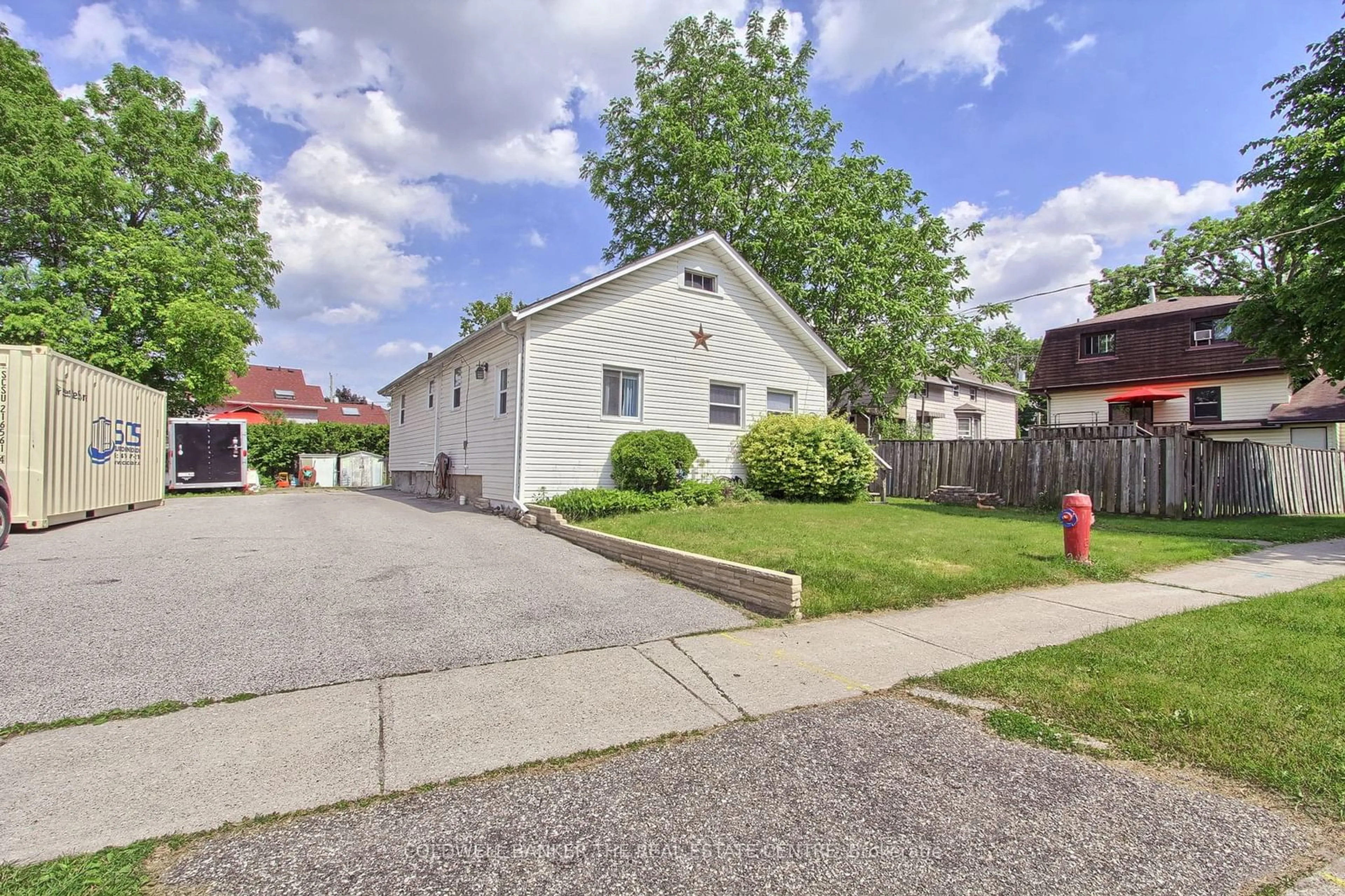 Street view for 145 Wesley St, Newmarket Ontario L3Y 3N9