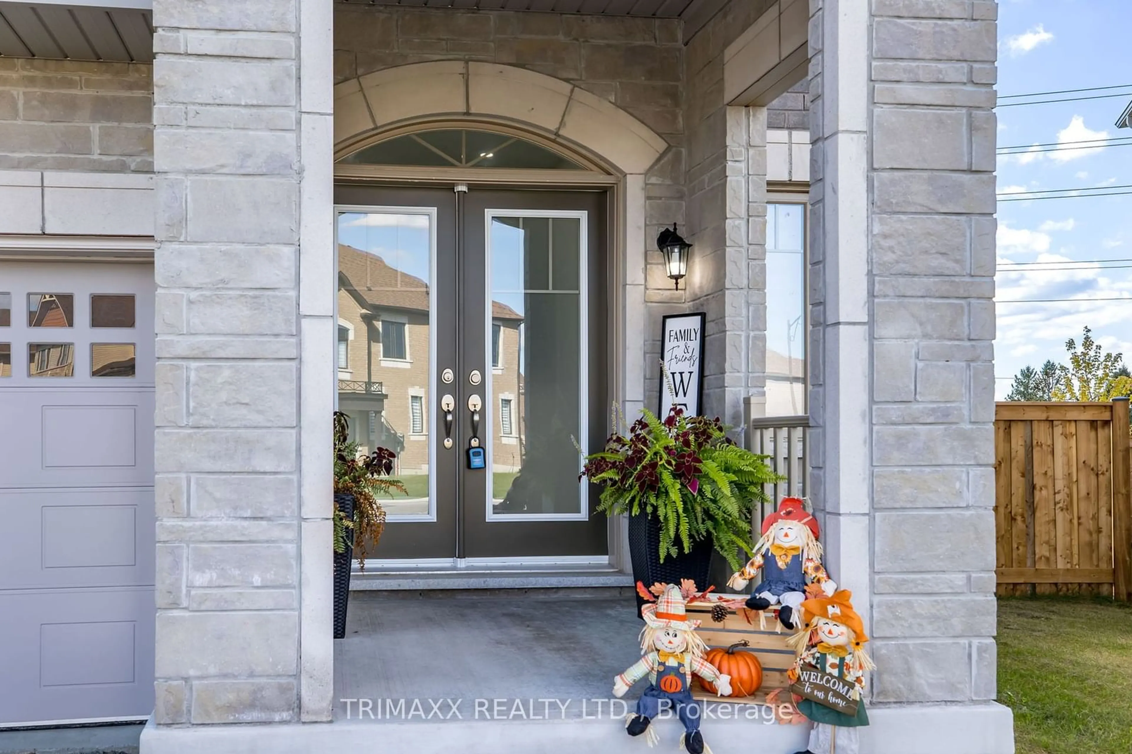 Indoor entryway for 91 Lorne Thomas Pl, New Tecumseth Ontario L9R 0V8