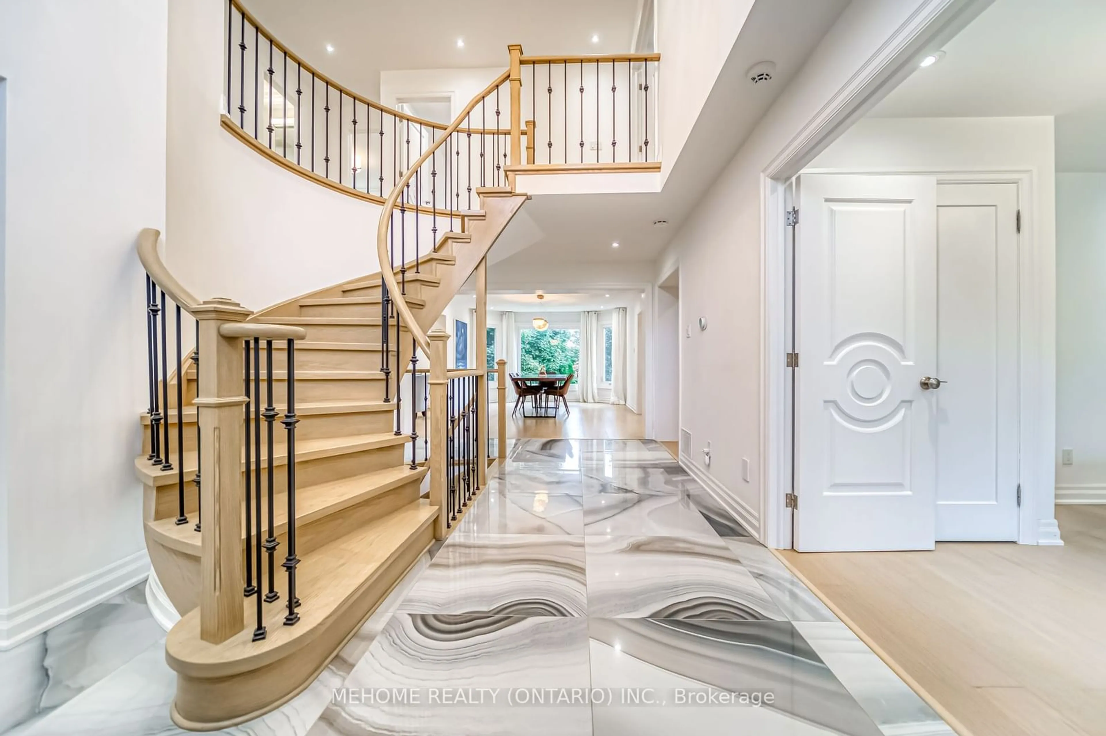 Indoor entryway for 87 Nadine Cres, Markham Ontario L3R 7Y4