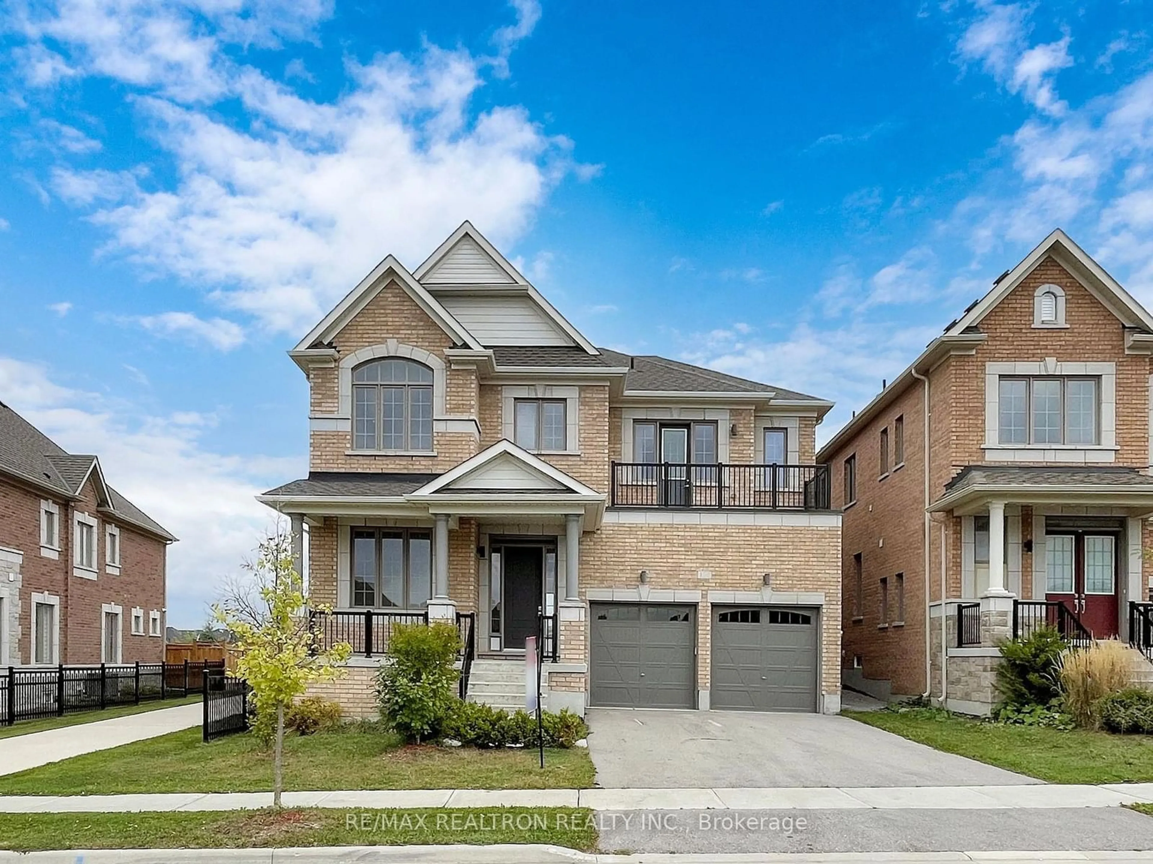 Frontside or backside of a home, the street view for 130 Frank Kelly Dr, East Gwillimbury Ontario L9N 0V1