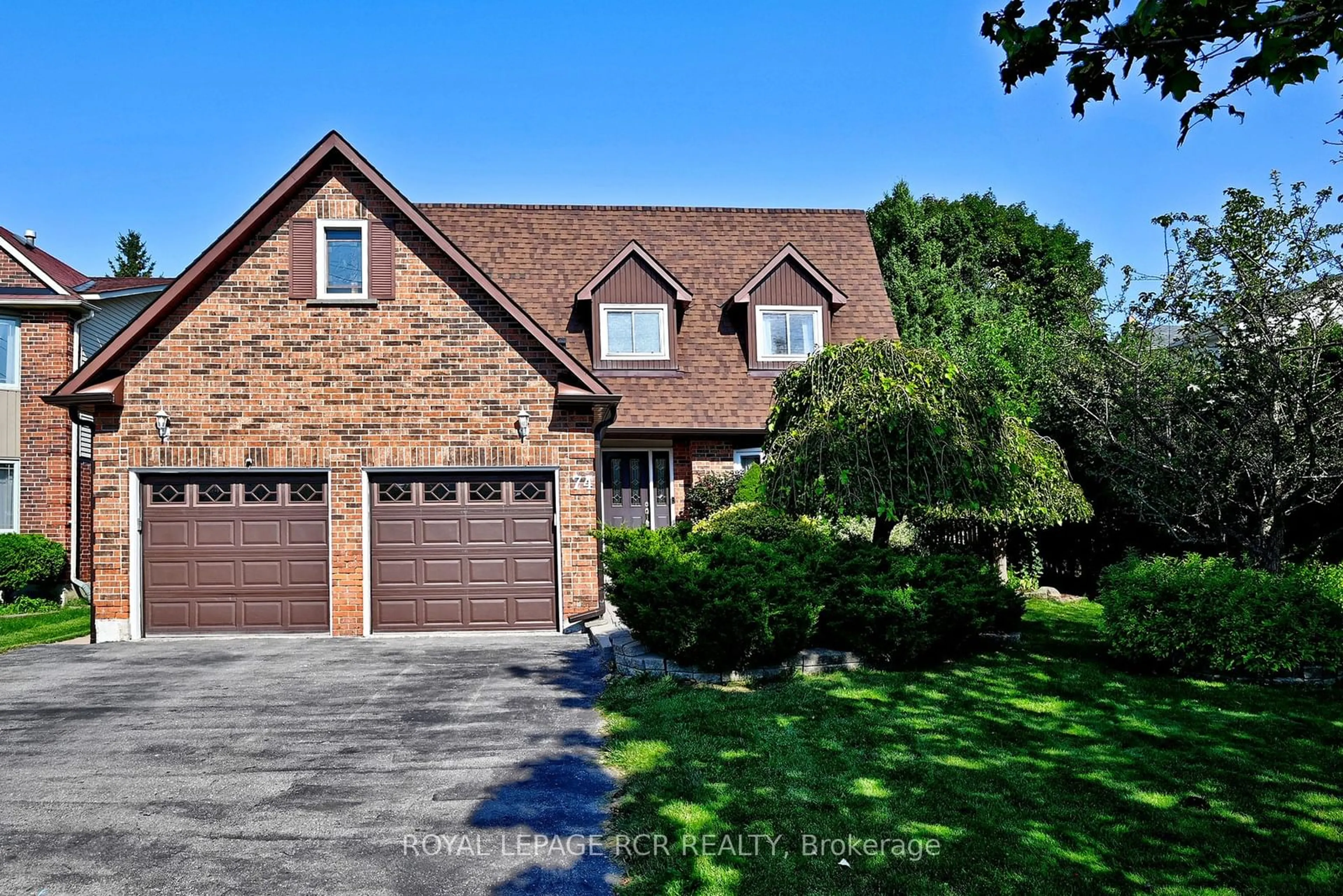 Home with brick exterior material for 74 Old Yonge St, Aurora Ontario L4G 6C7