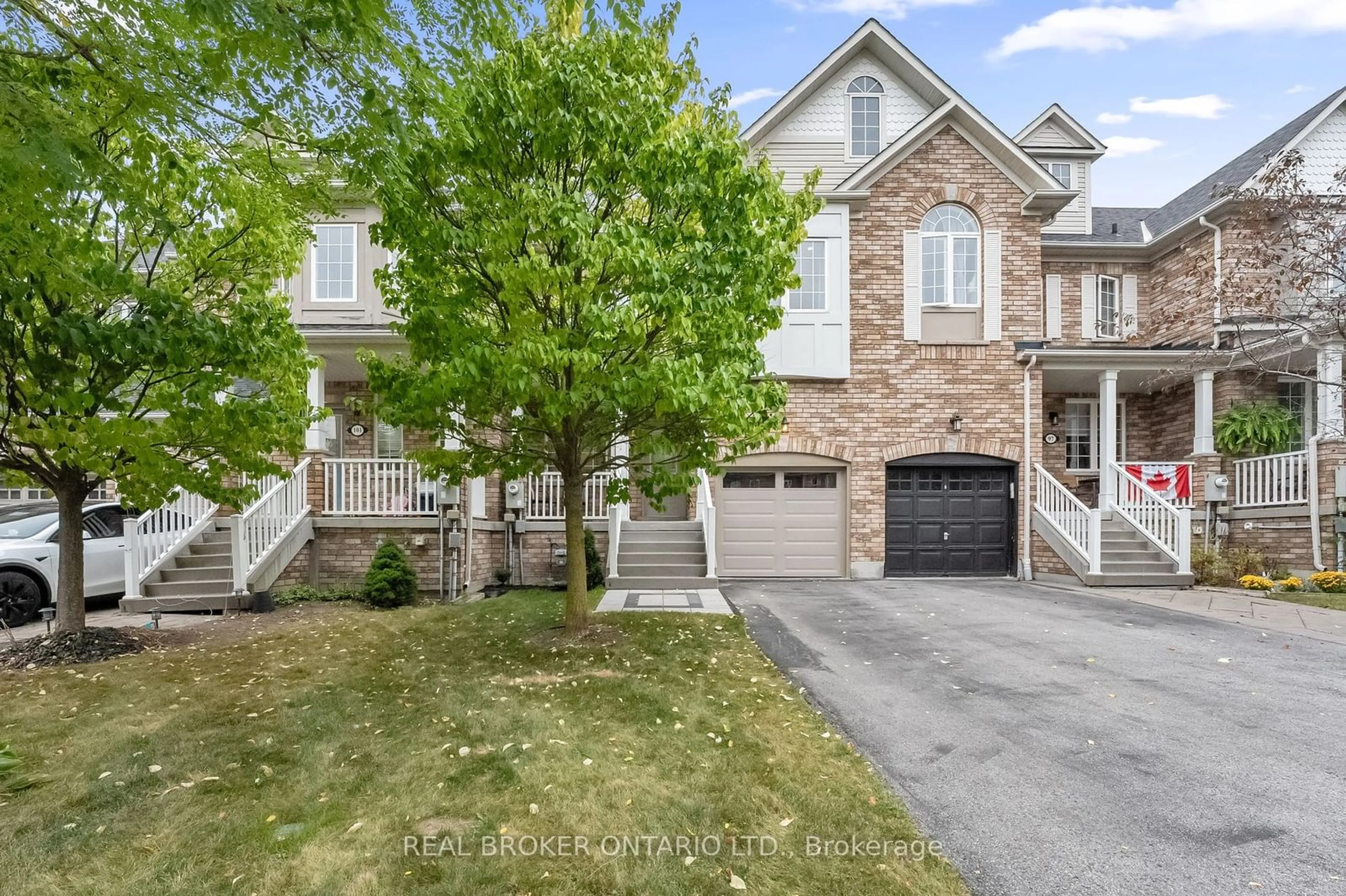 Frontside or backside of a home for 99 Limeridge St, Aurora Ontario L4G 7S2