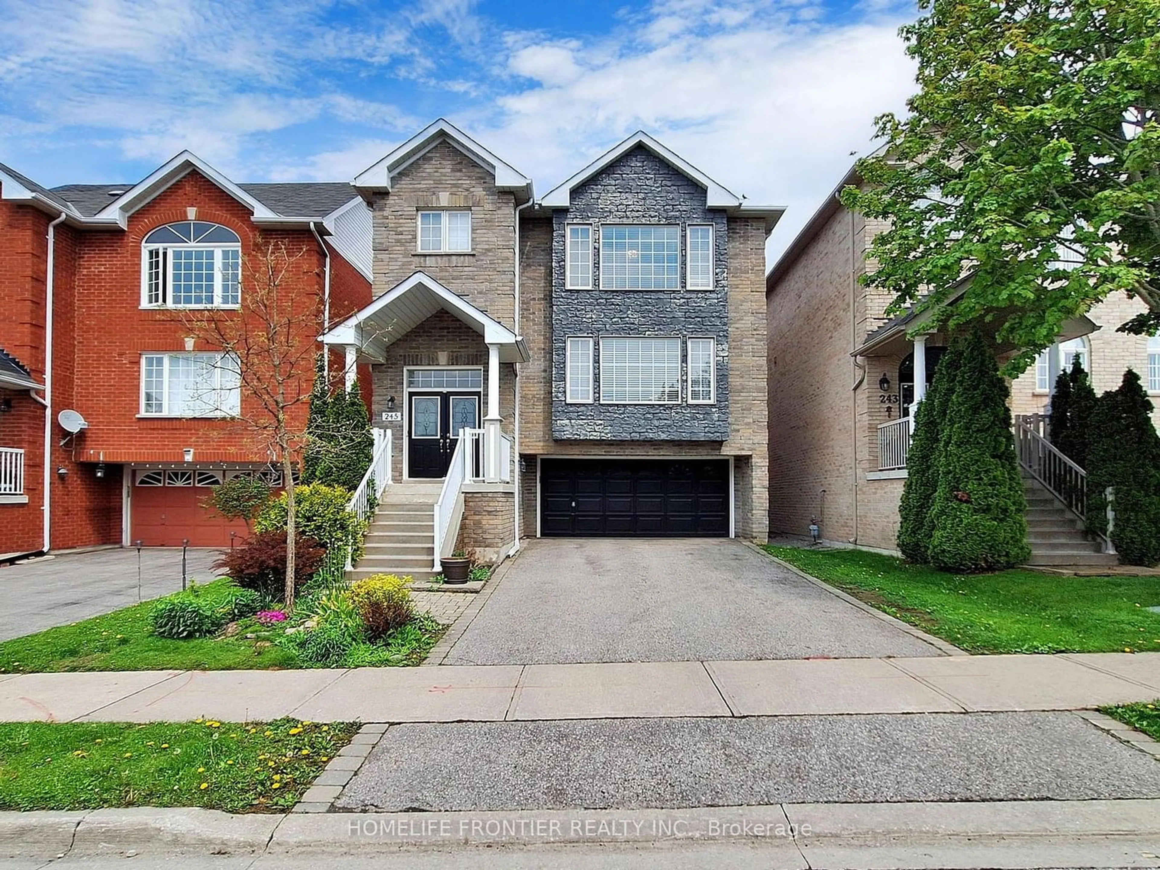 Frontside or backside of a home, the street view for 245 Knapton Dr, Newmarket Ontario L3X 3B7