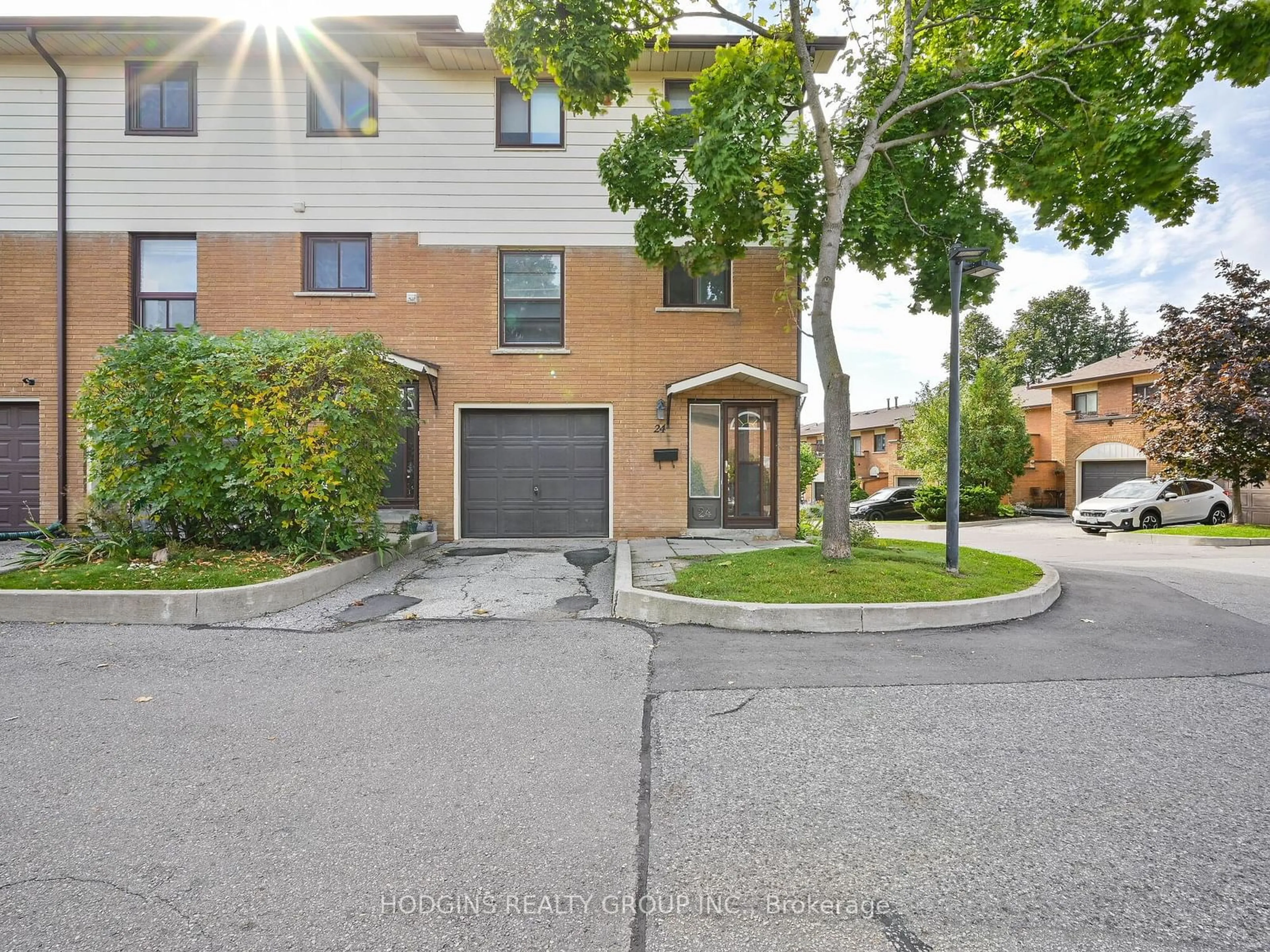 A pic from exterior of the house or condo, the street view for 88 Rainbow Dr #24, Vaughan Ontario L4L 2K5