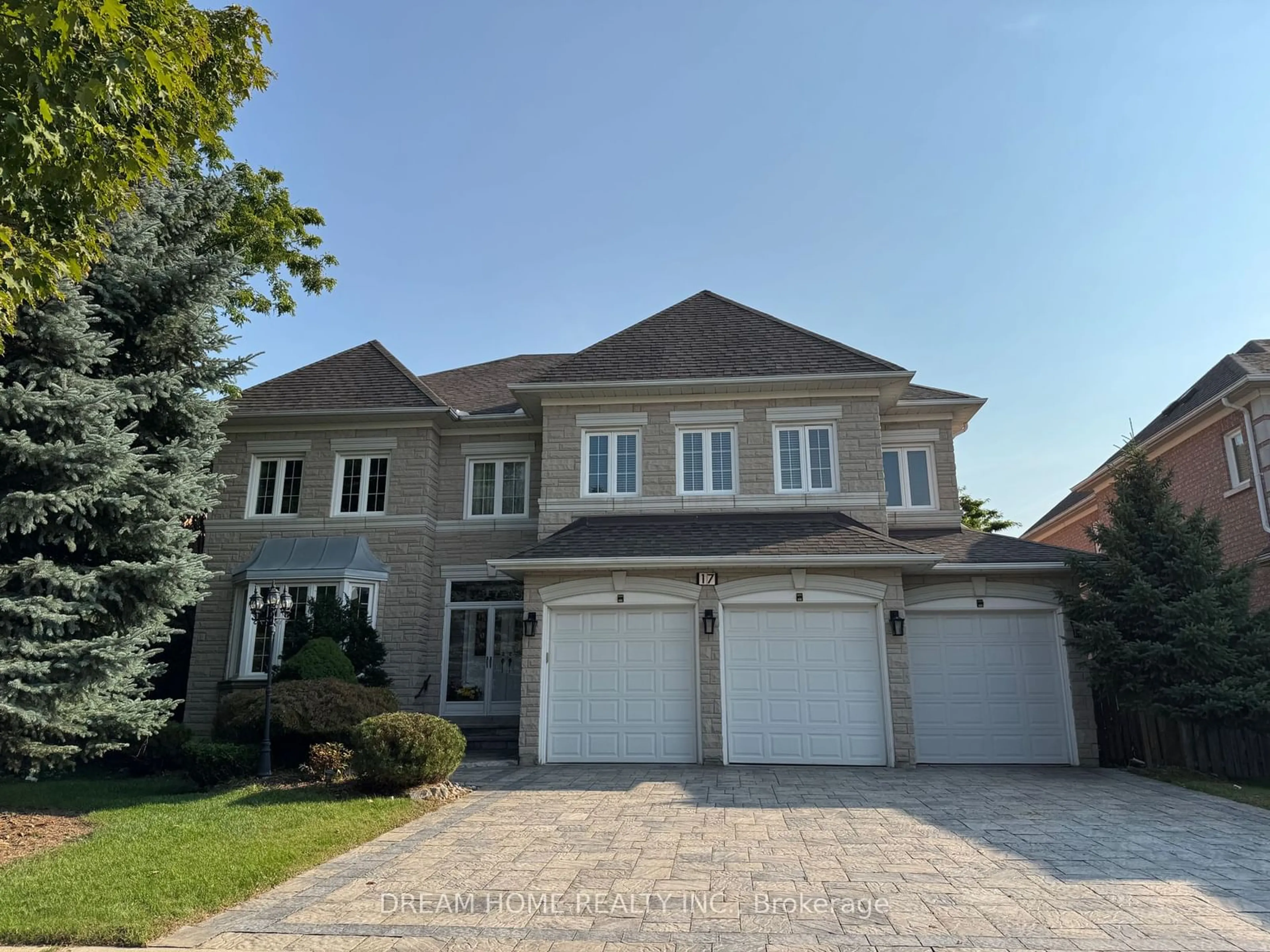 Frontside or backside of a home, the street view for 17 Silver Fir St, Richmond Hill Ontario L4B 3R9