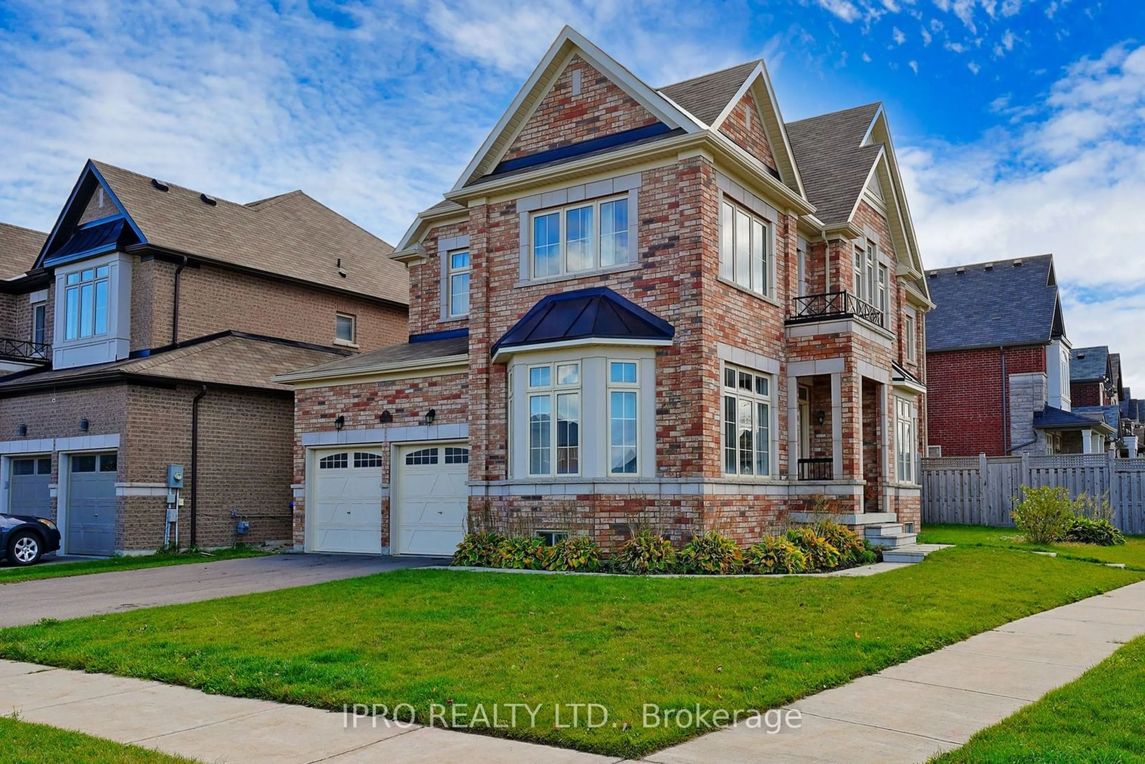 Home with brick exterior material for 1071 Cole St, Innisfil Ontario L9S 4R4