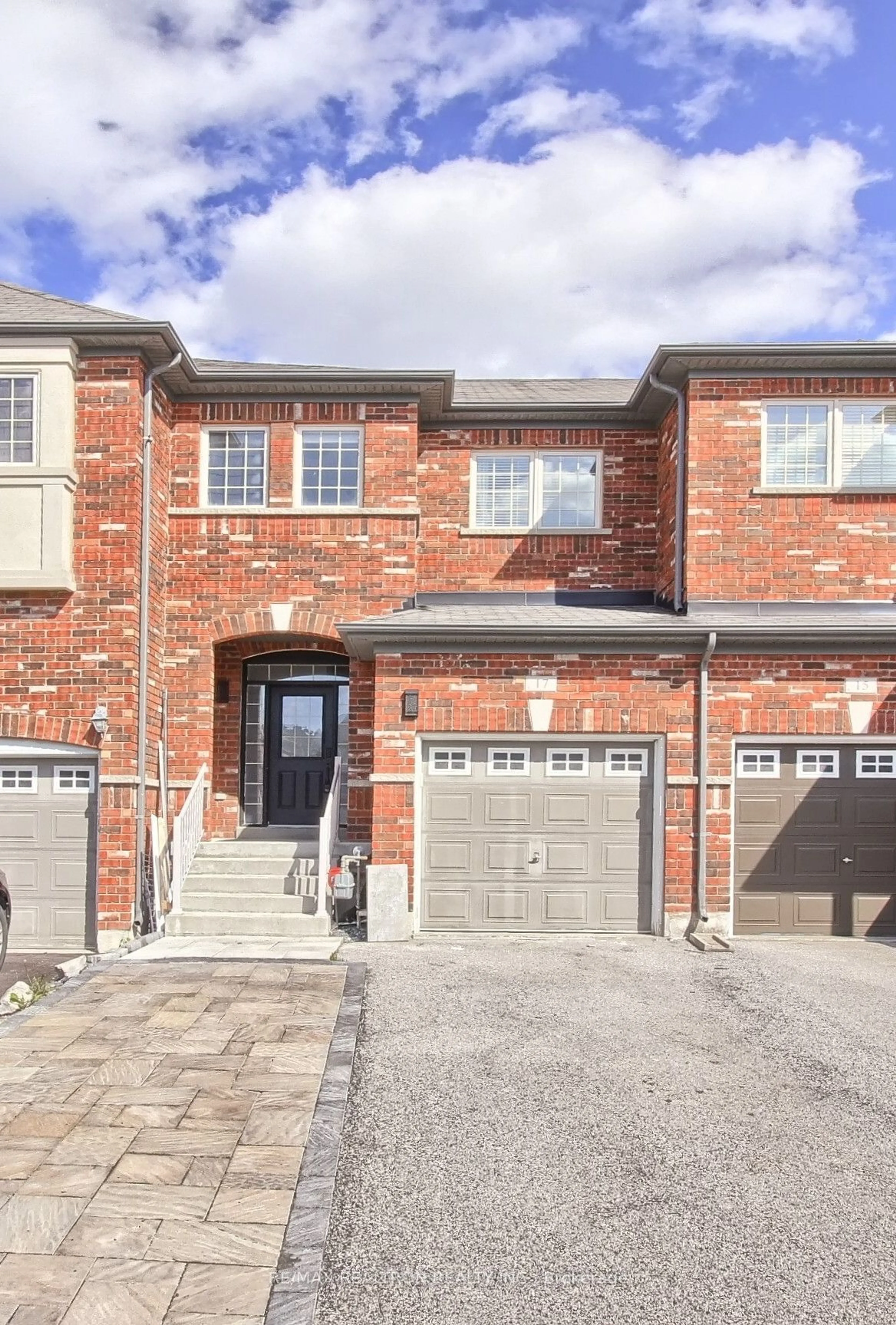 Home with brick exterior material for 17 Rogers Tr, Bradford West Gwillimbury Ontario L3Z 0G4