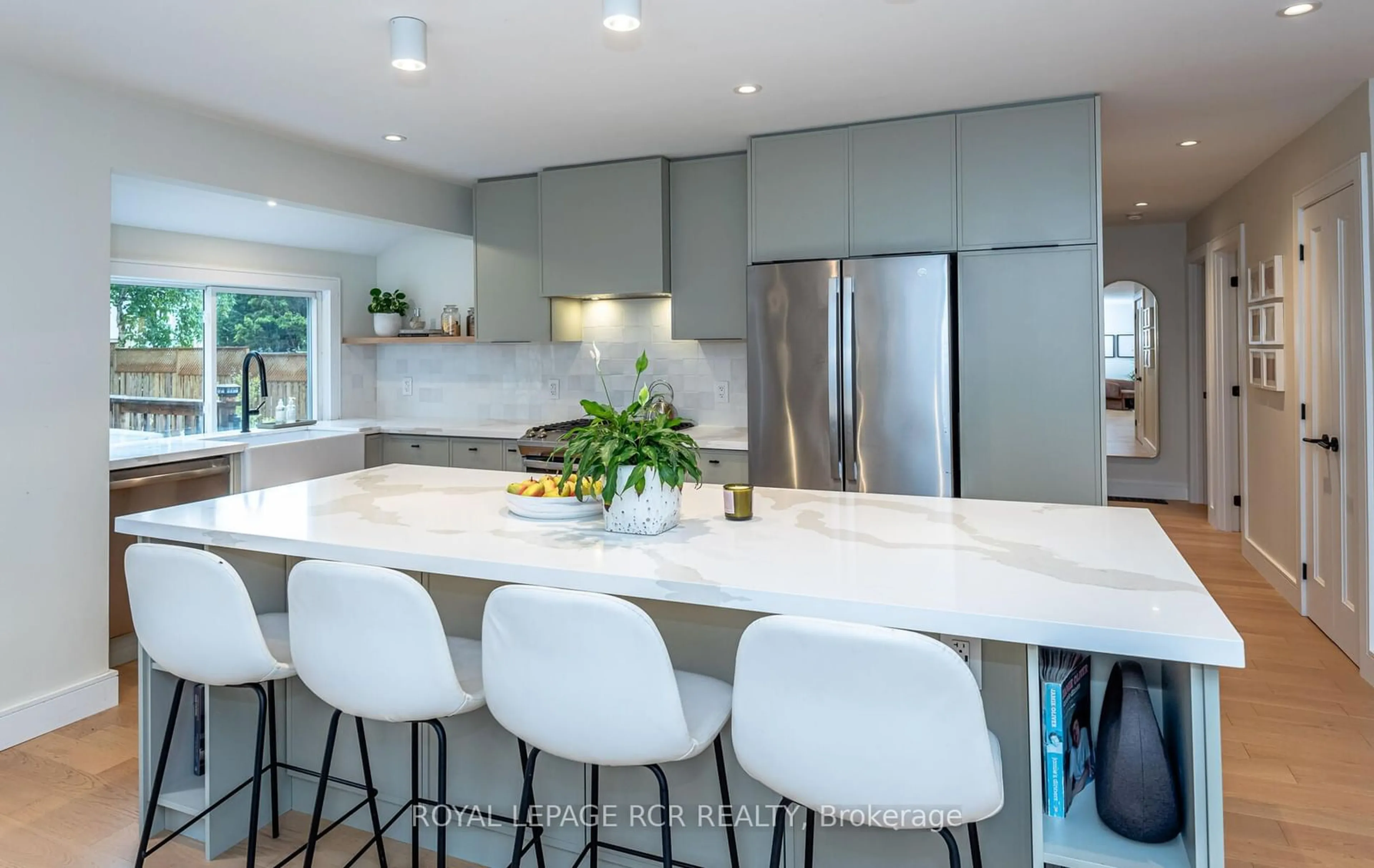 Contemporary kitchen, ceramic floors for 26 Red Mills Dr, East Gwillimbury Ontario L9N 1B5