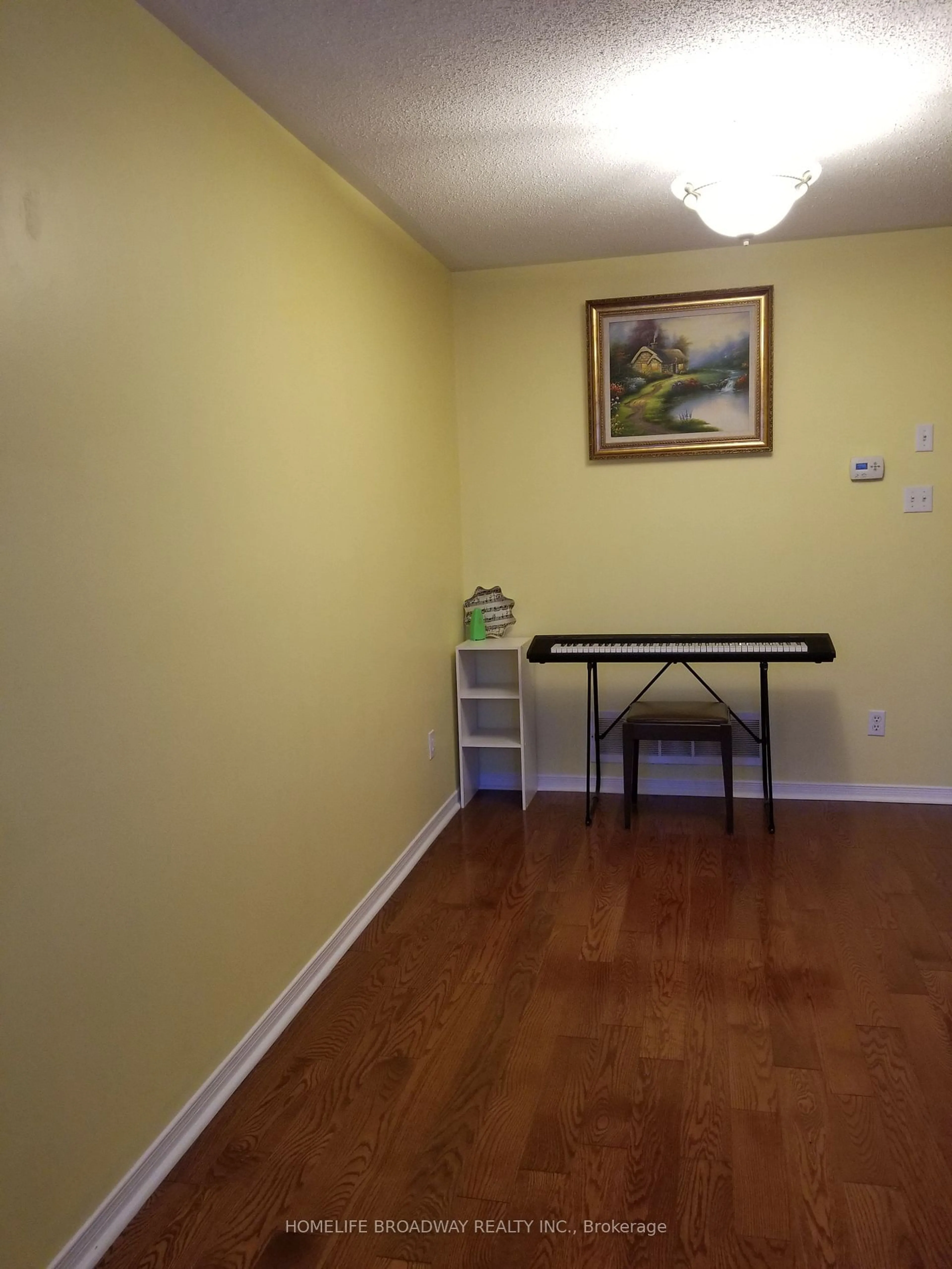 A pic of a room, not visible floor for 9091 Yonge St, Richmond Hill Ontario L4C 0L2