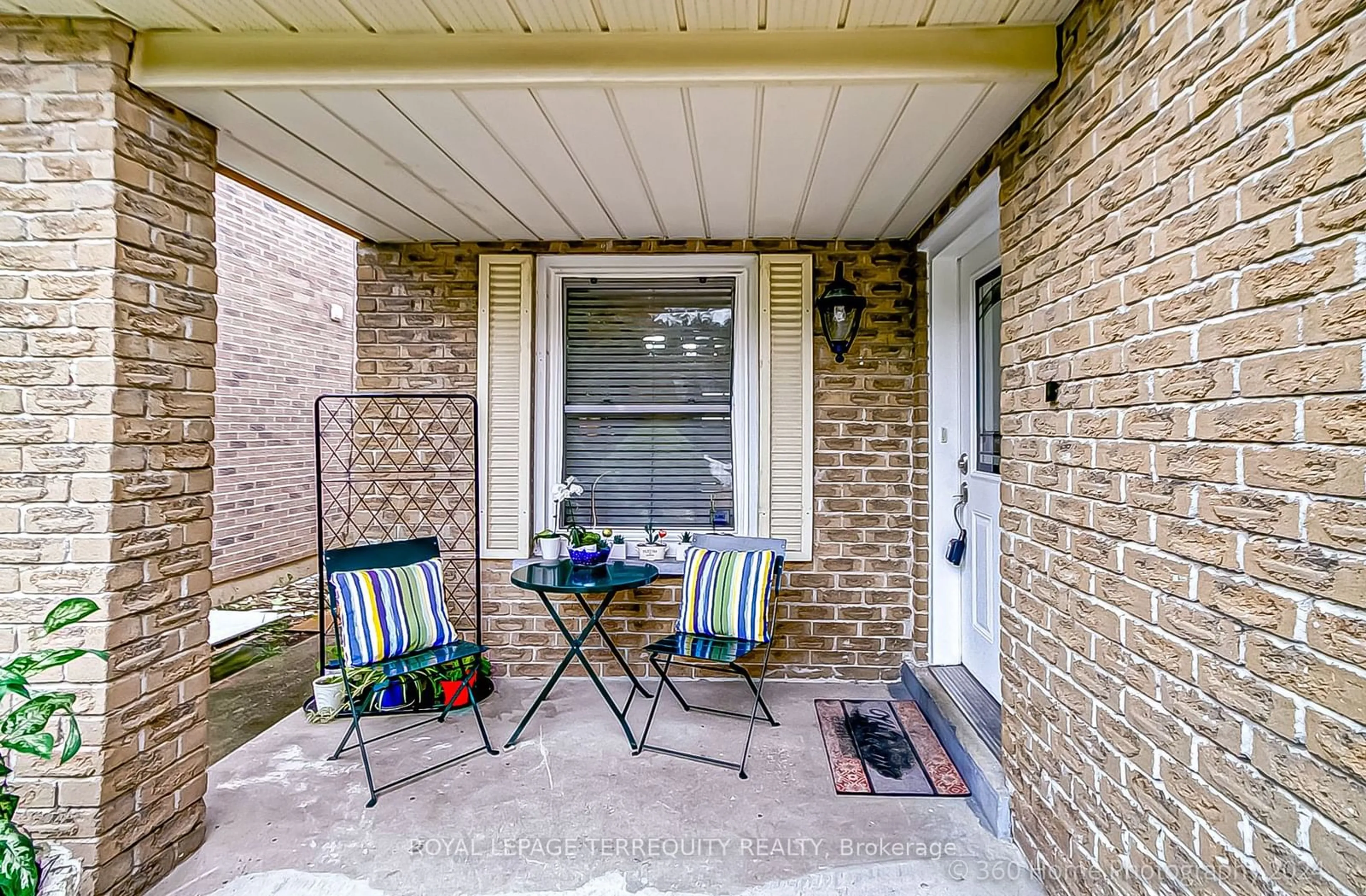 Indoor entryway, wood floors for 40 Sunshine Dr, Richmond Hill Ontario L4C 8J5