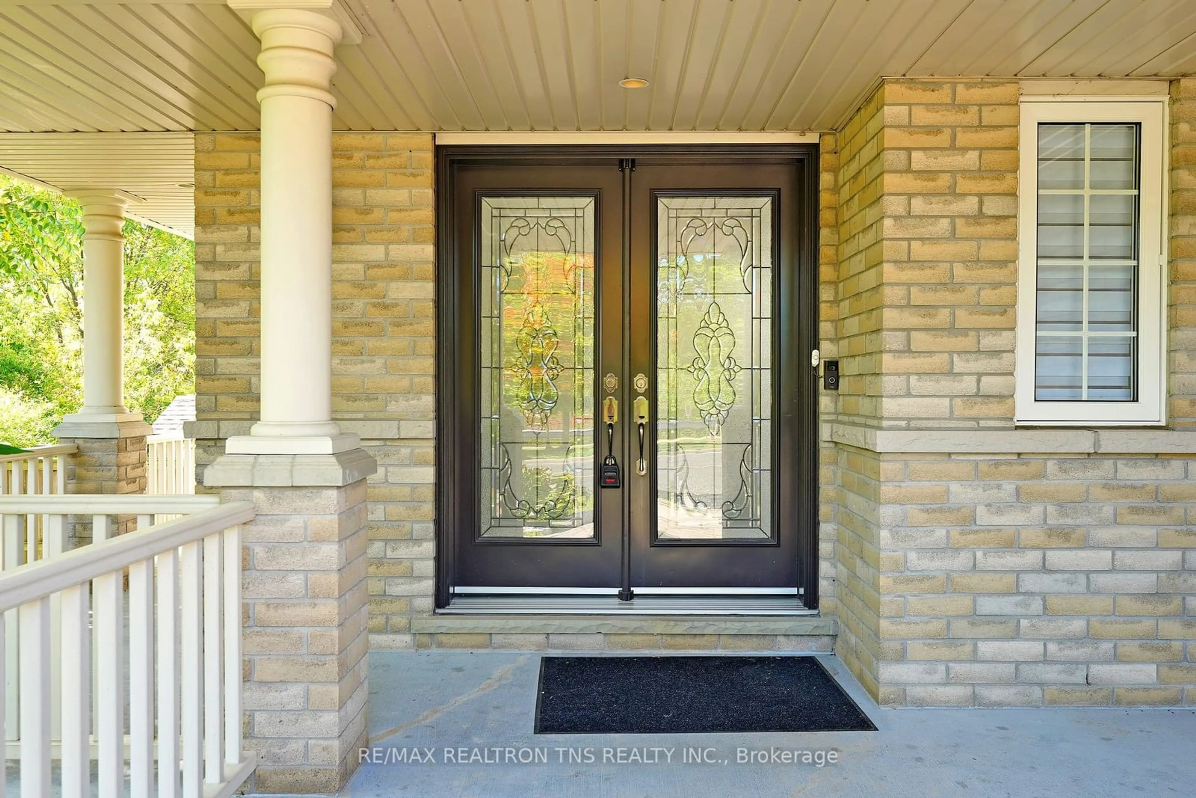 Indoor entryway for 150 The Bridle Walk, Markham Ontario L6C 0A8