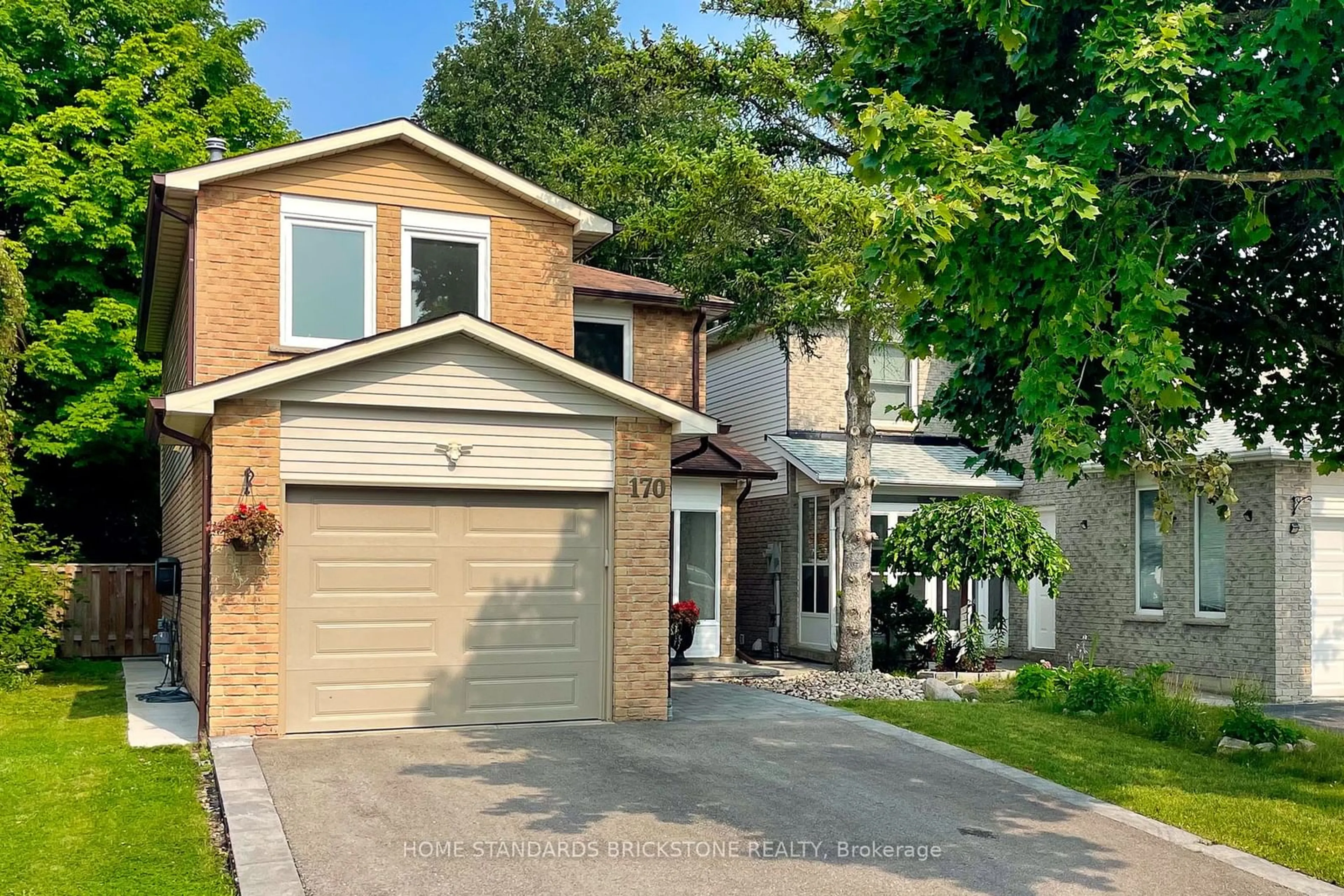 Home with brick exterior material for 170 Greenbelt Cres, Richmond Hill Ontario L4C 5R8