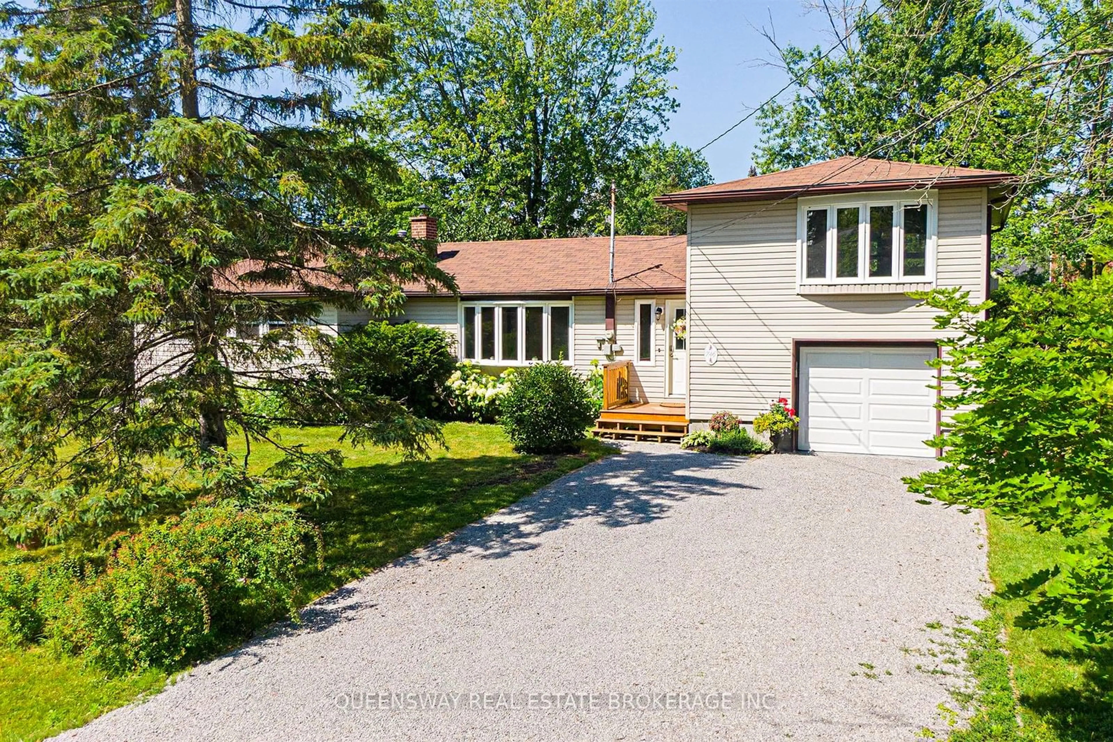 Frontside or backside of a home for 746 Sedore Ave, Georgina Ontario L0E 1S0