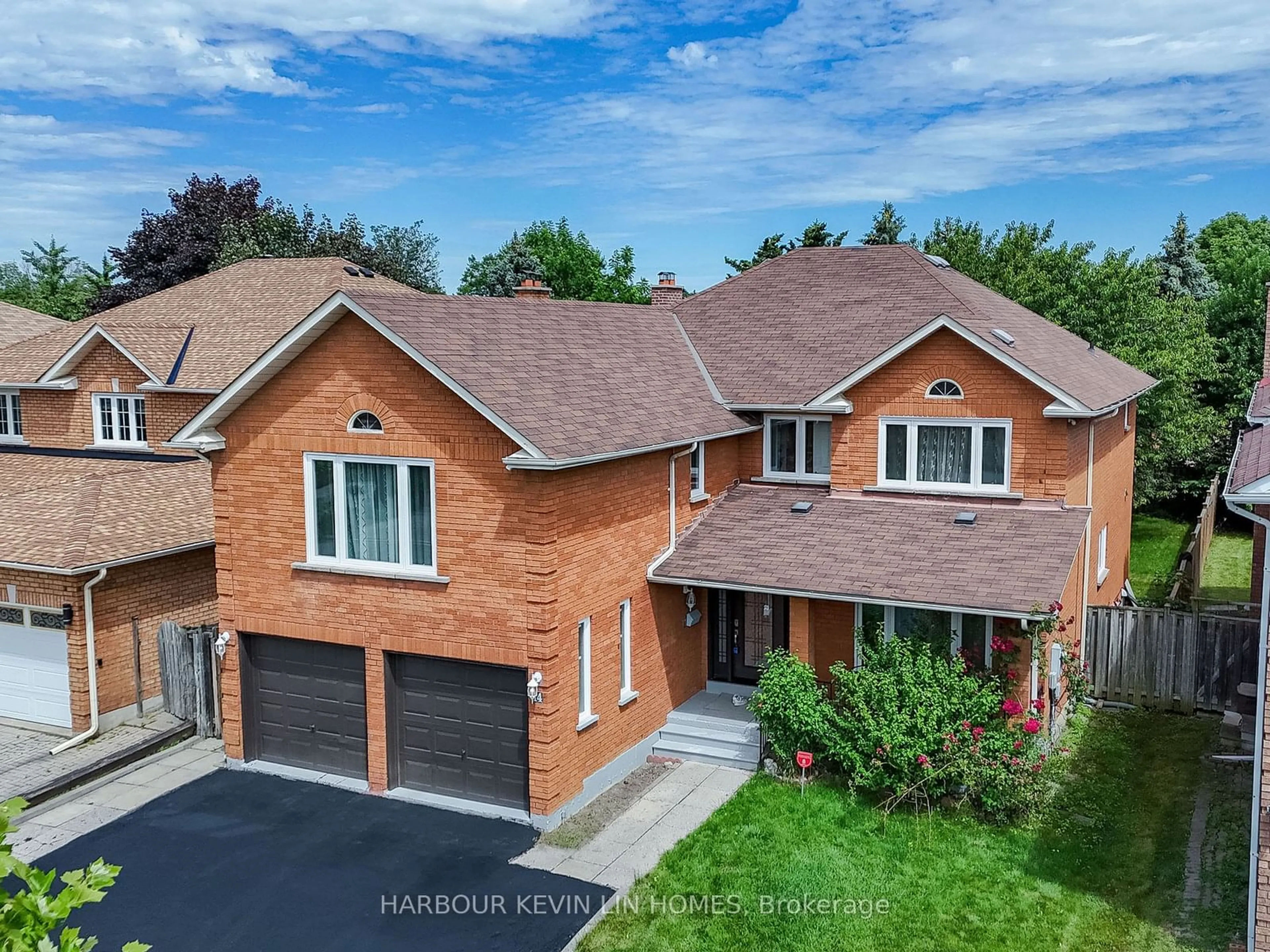 Home with brick exterior material for 14 Lynngrove Cres, Richmond Hill Ontario L4B 2B9