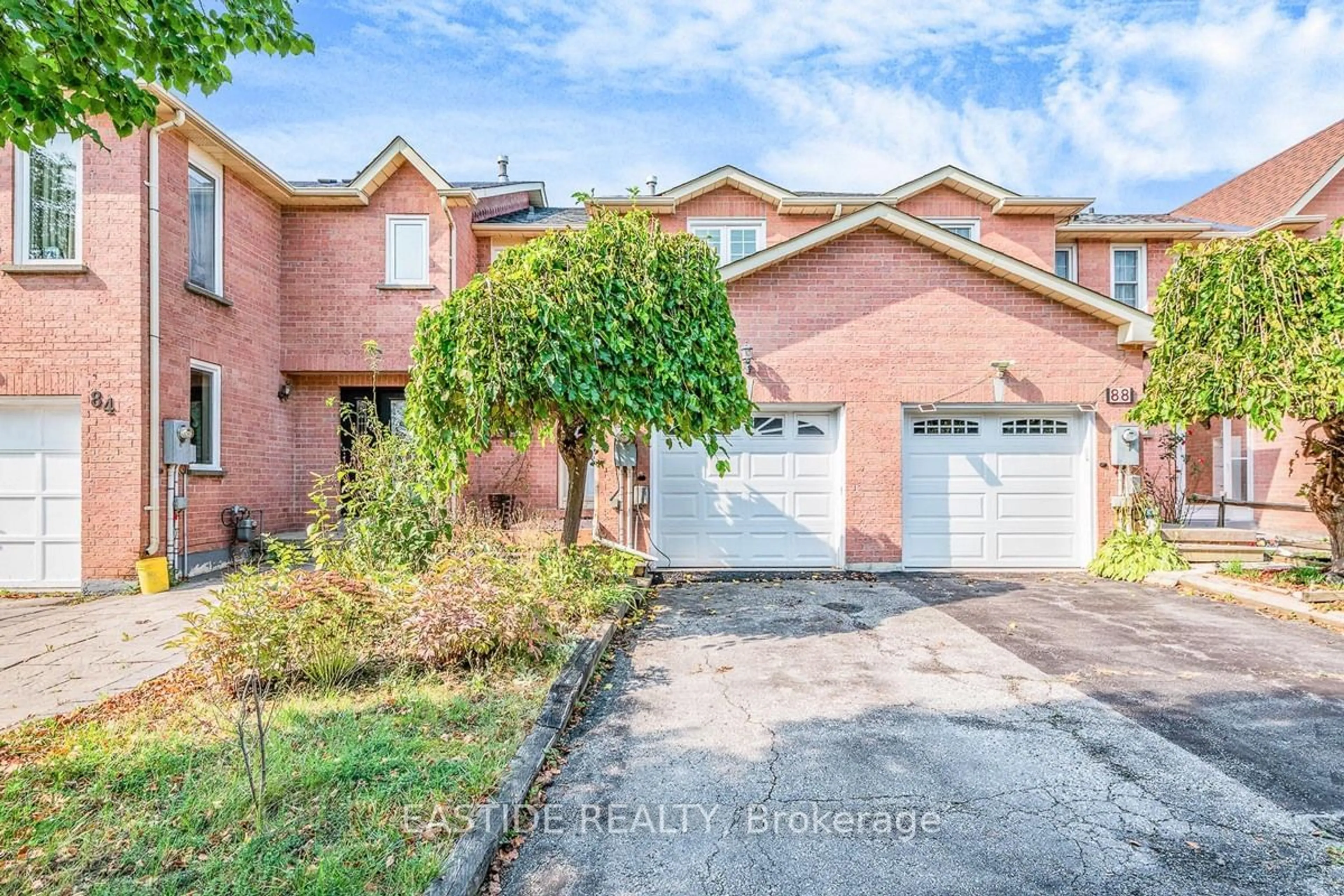 Home with brick exterior material for 86 Oldhill St, Richmond Hill Ontario L4C 9V1