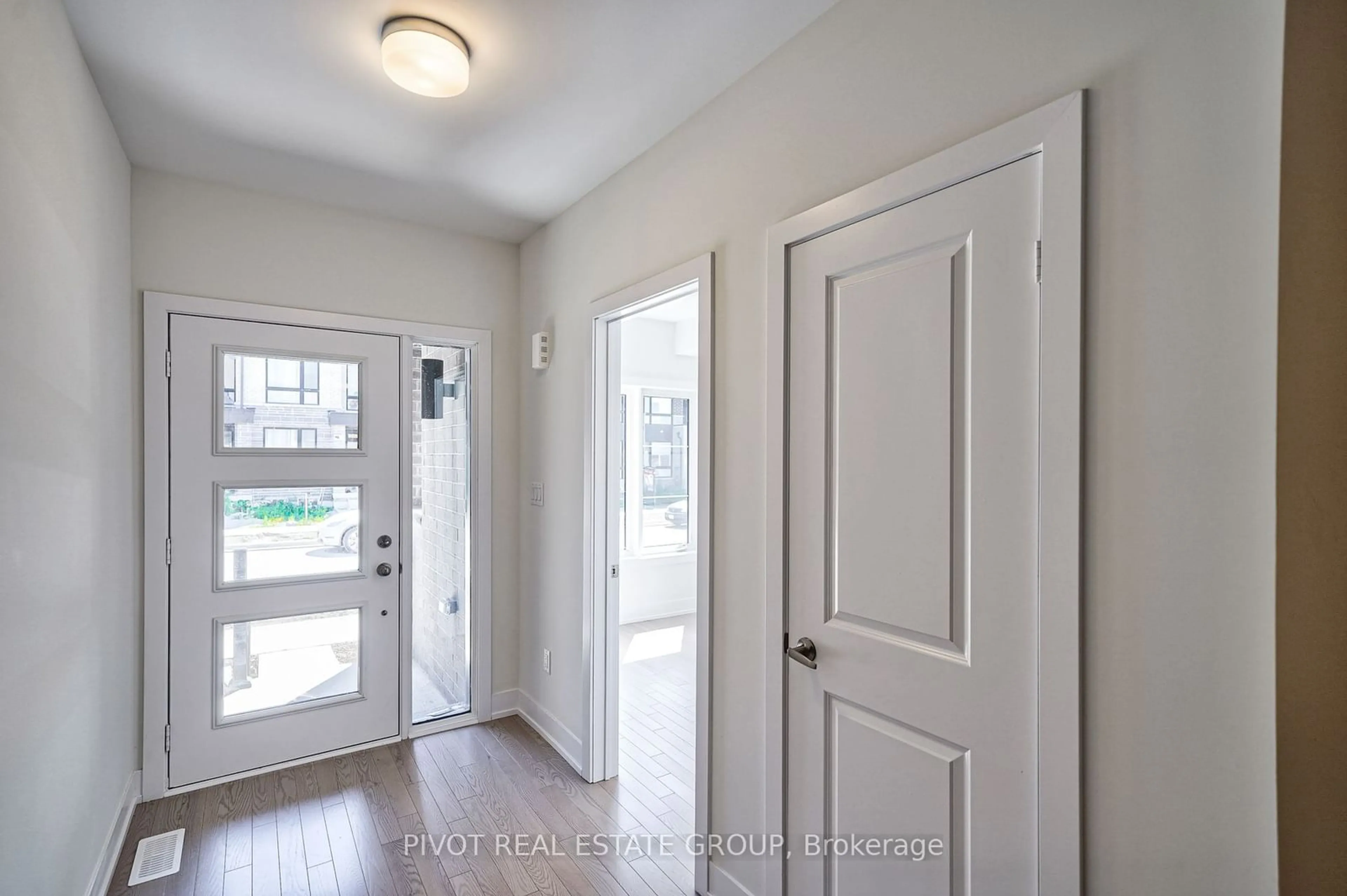 Indoor entryway for 62 Stauffer Cres, Markham Ontario L6B 1R1