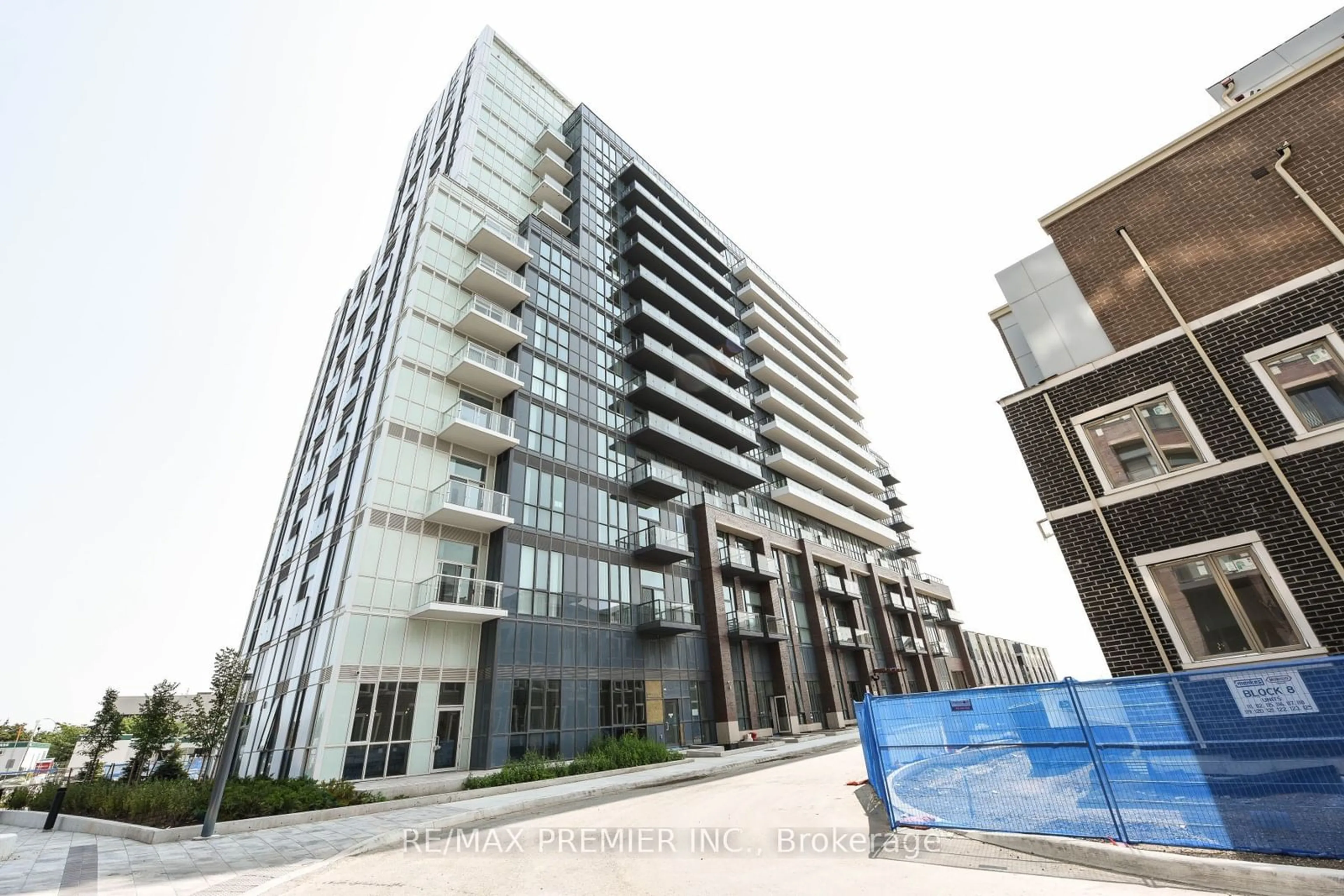 A pic from exterior of the house or condo for 60 Honeycrisp Cres #311, Vaughan Ontario L4K 0N5