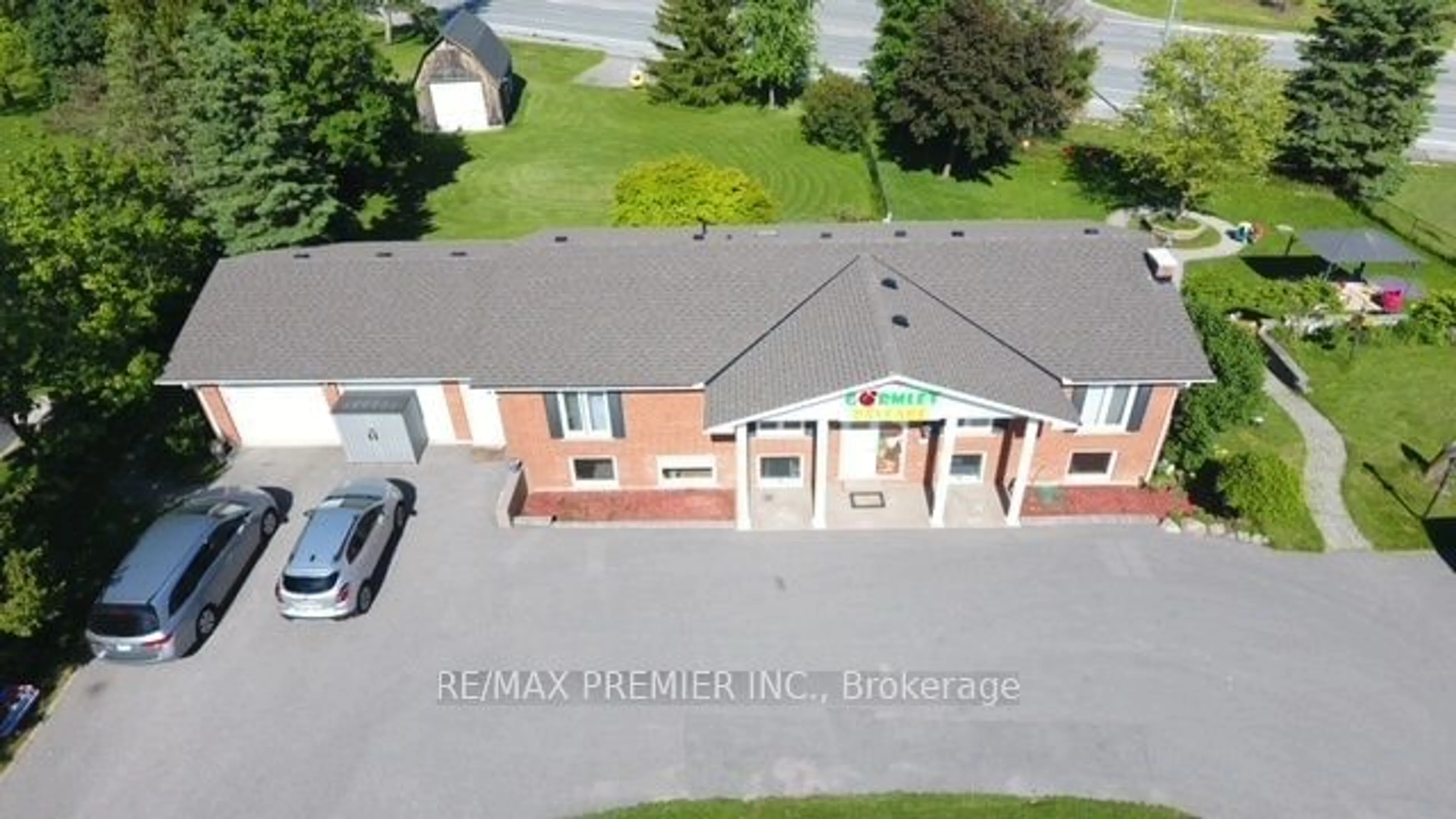 A pic from exterior of the house or condo, the street view for 11 Union St, Whitchurch-Stouffville Ontario L0H 1G0