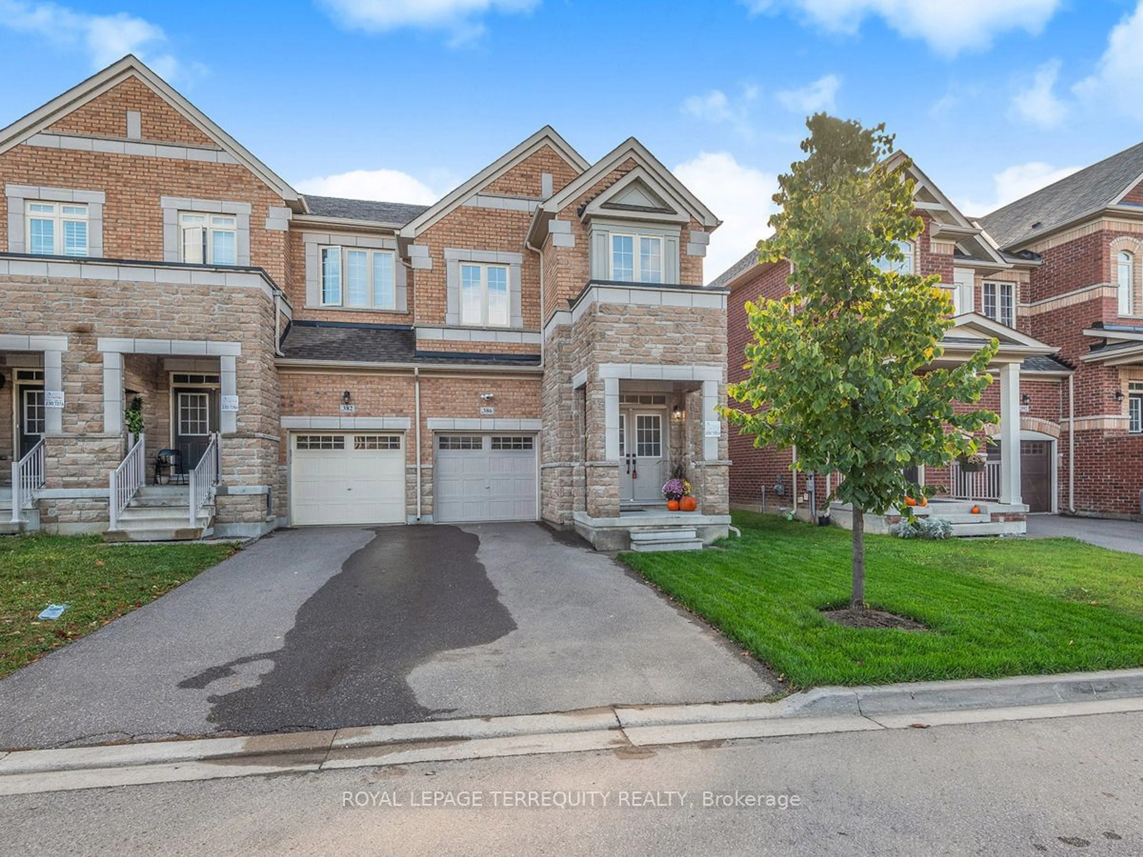 A pic from exterior of the house or condo for 386 Chouinard Way, Aurora Ontario L4G 1A6