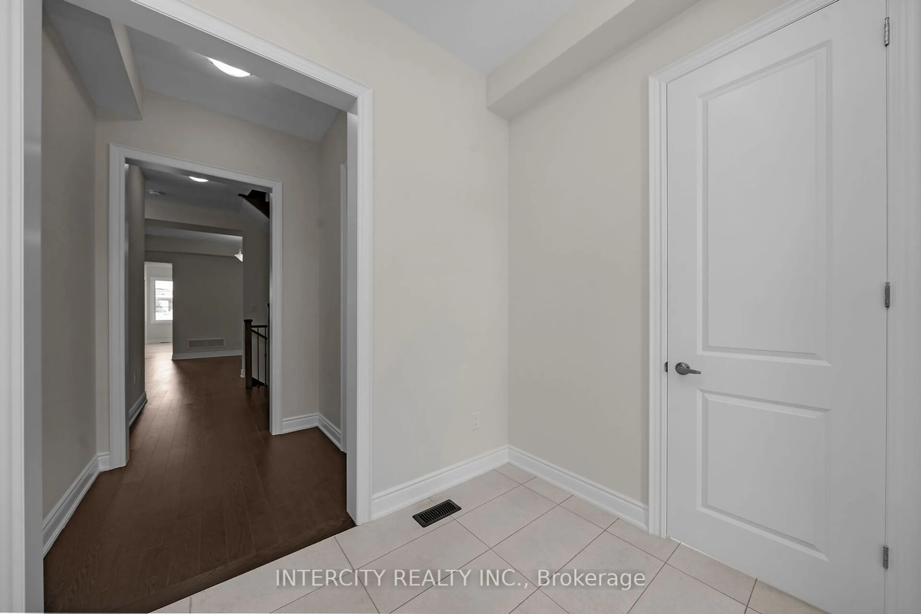 Indoor entryway, wood floors for 85 Terravista Cres, Vaughan Ontario L4L 1A6