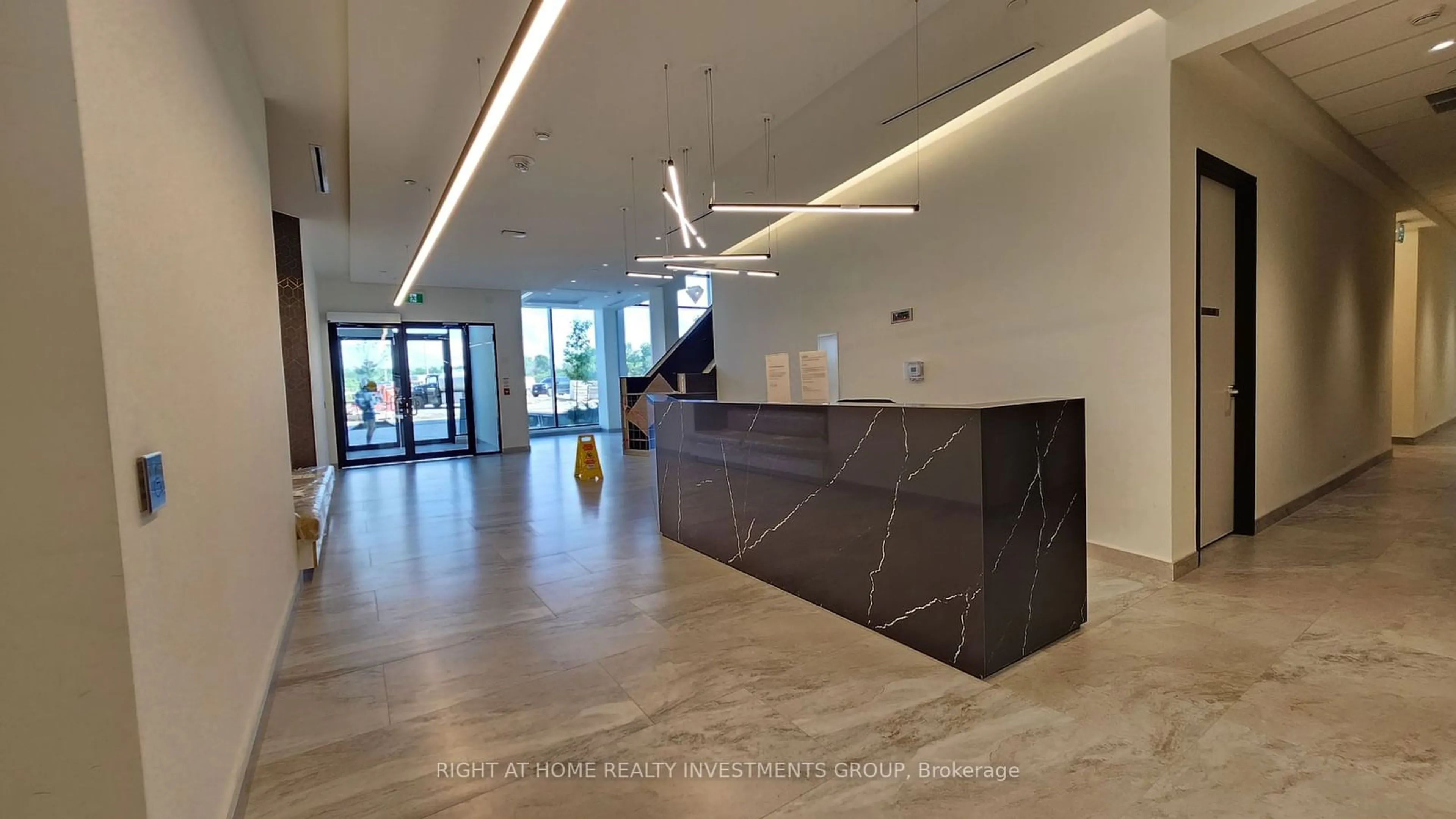 Indoor lobby, cement floor for 2 David Eyer Rd #833, Richmond Hill Ontario L4S 0N6