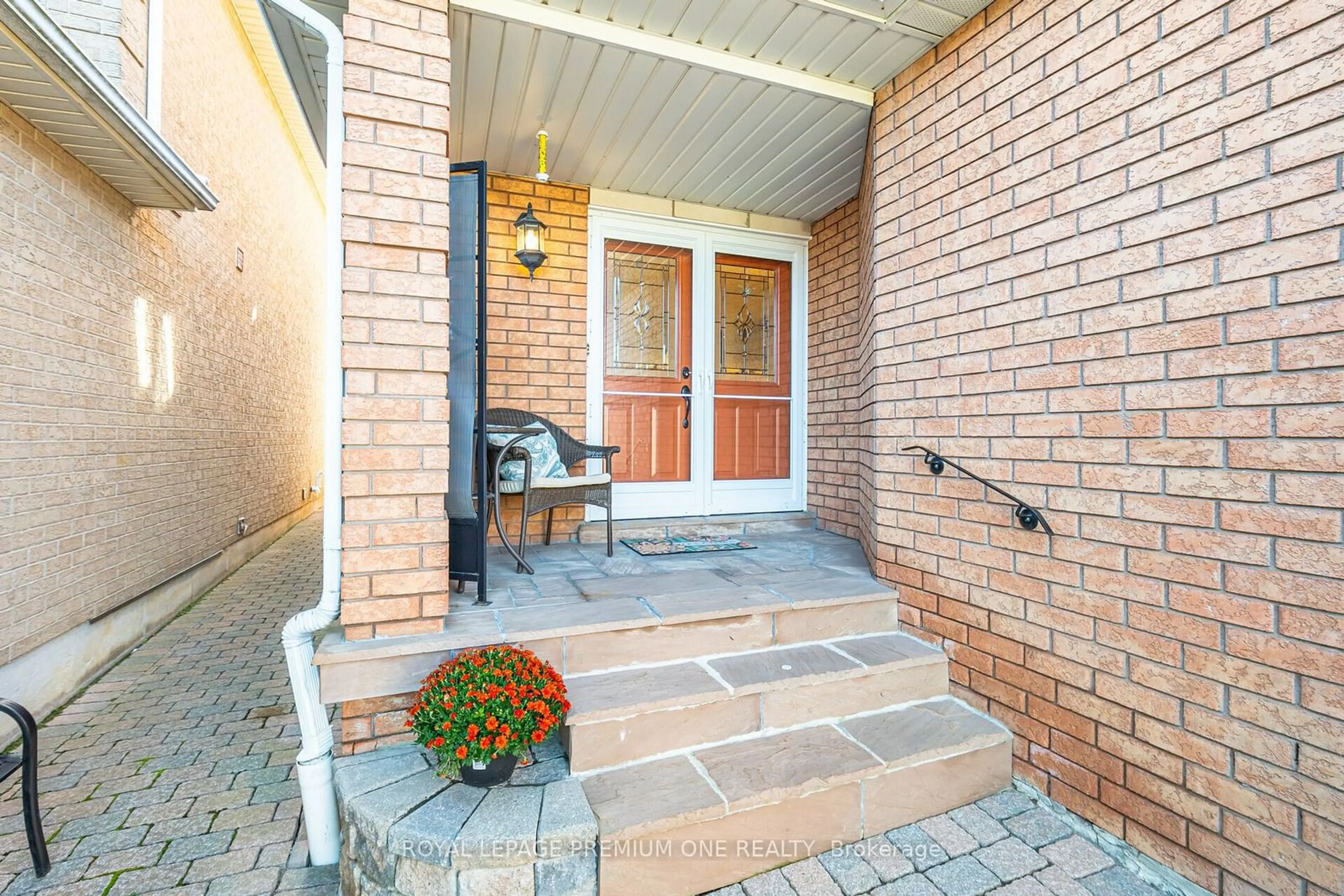 Indoor entryway for 146 Colombo Cres, Vaughan Ontario L6A 2T8