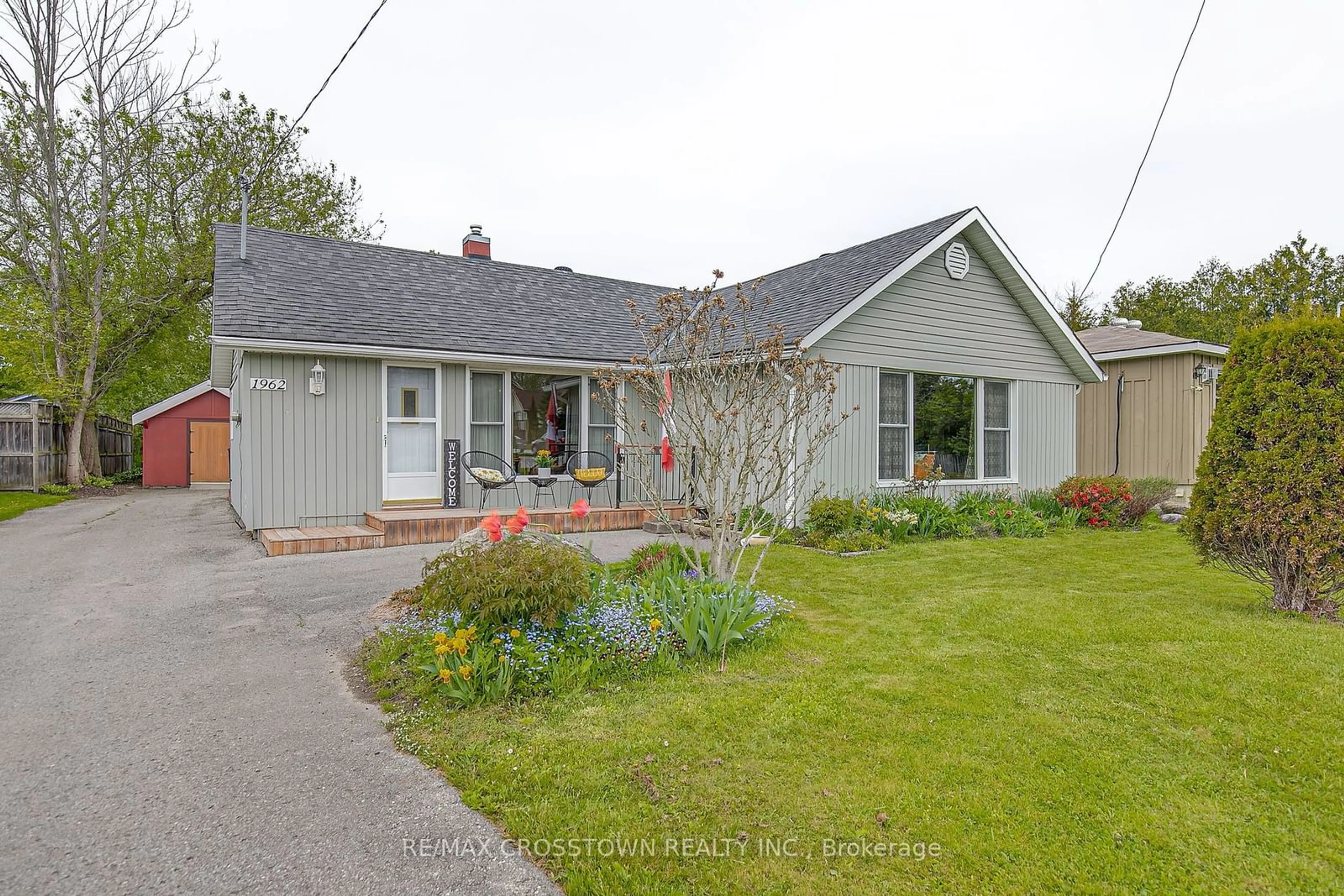 Frontside or backside of a home, cottage for 1962 St Johns Rd, Innisfil Ontario L9S 1T5