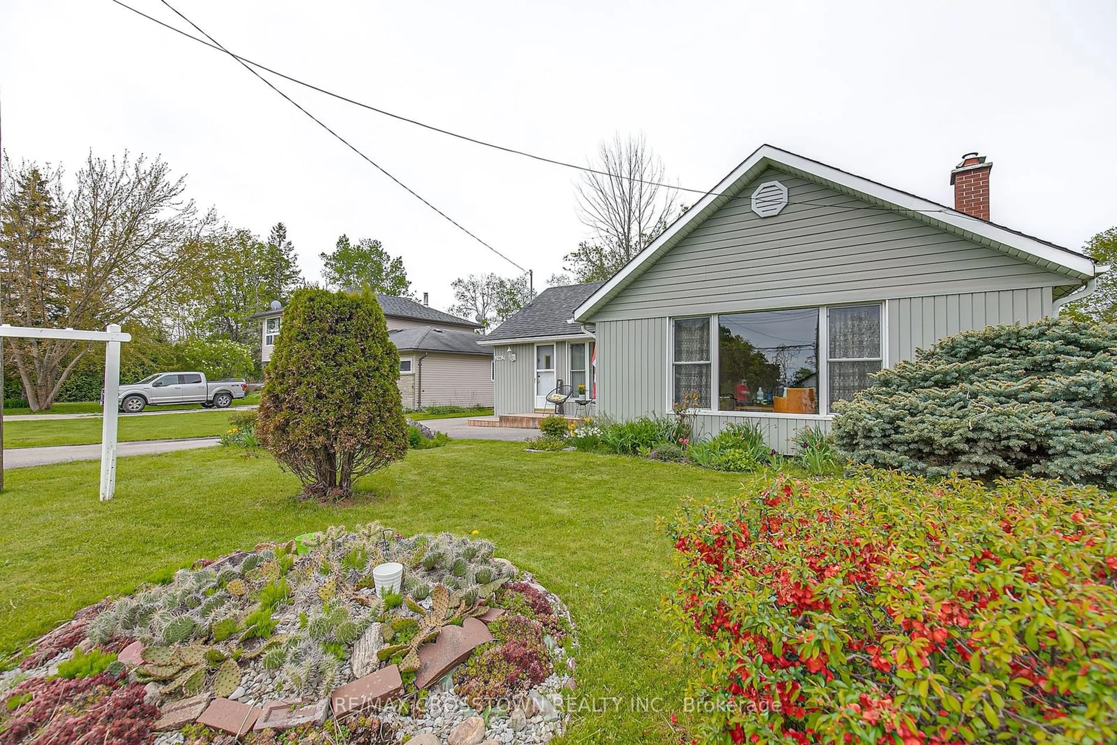 Frontside or backside of a home, cottage for 1962 St Johns Rd, Innisfil Ontario L9S 1T5