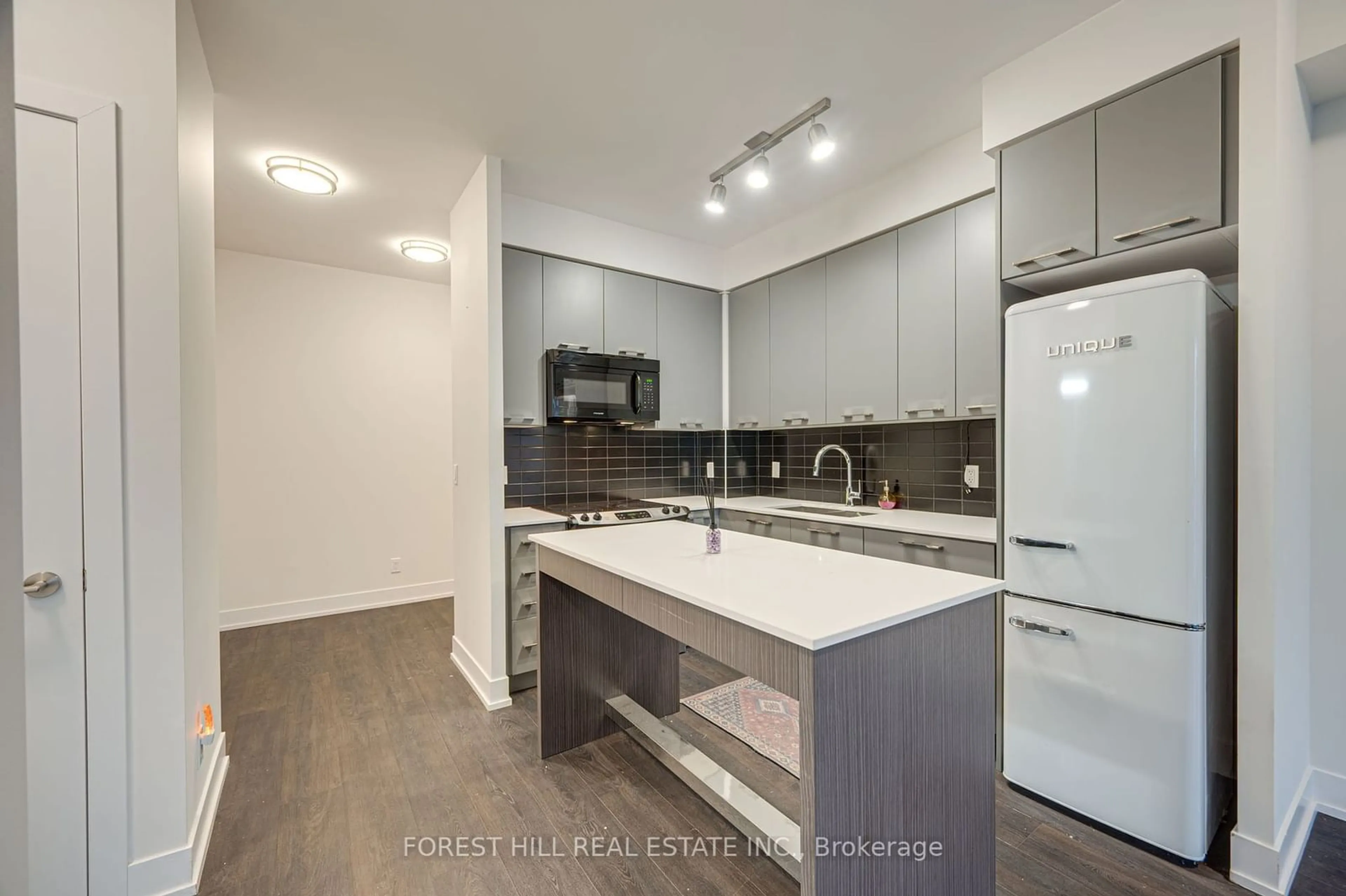 Kitchen for 9471 Yonge St #1614, Richmond Hill Ontario L4C 1V4