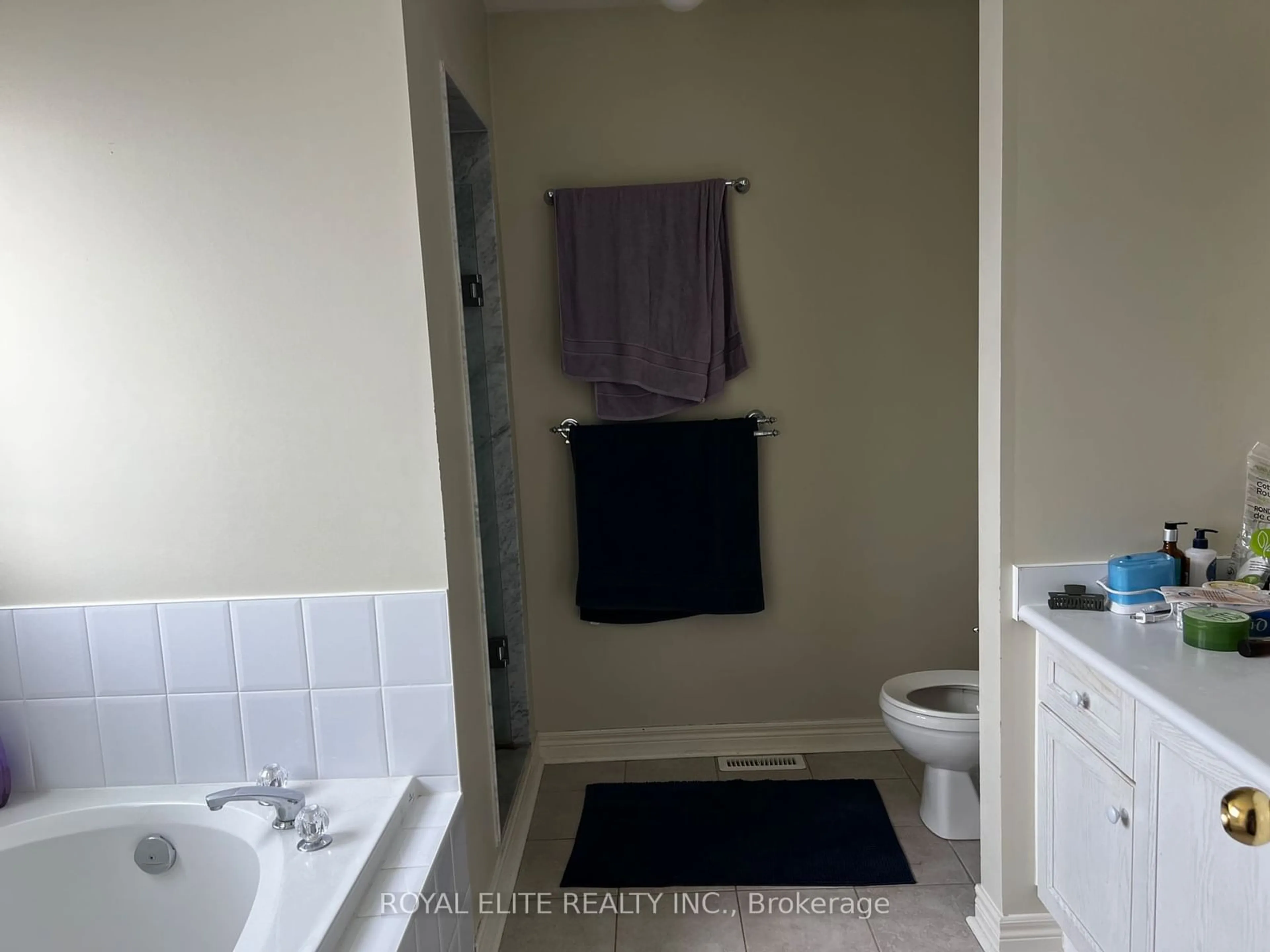 Standard bathroom, not visible floor for 84 Battleford Ave, Vaughan Ontario L4H 2L9