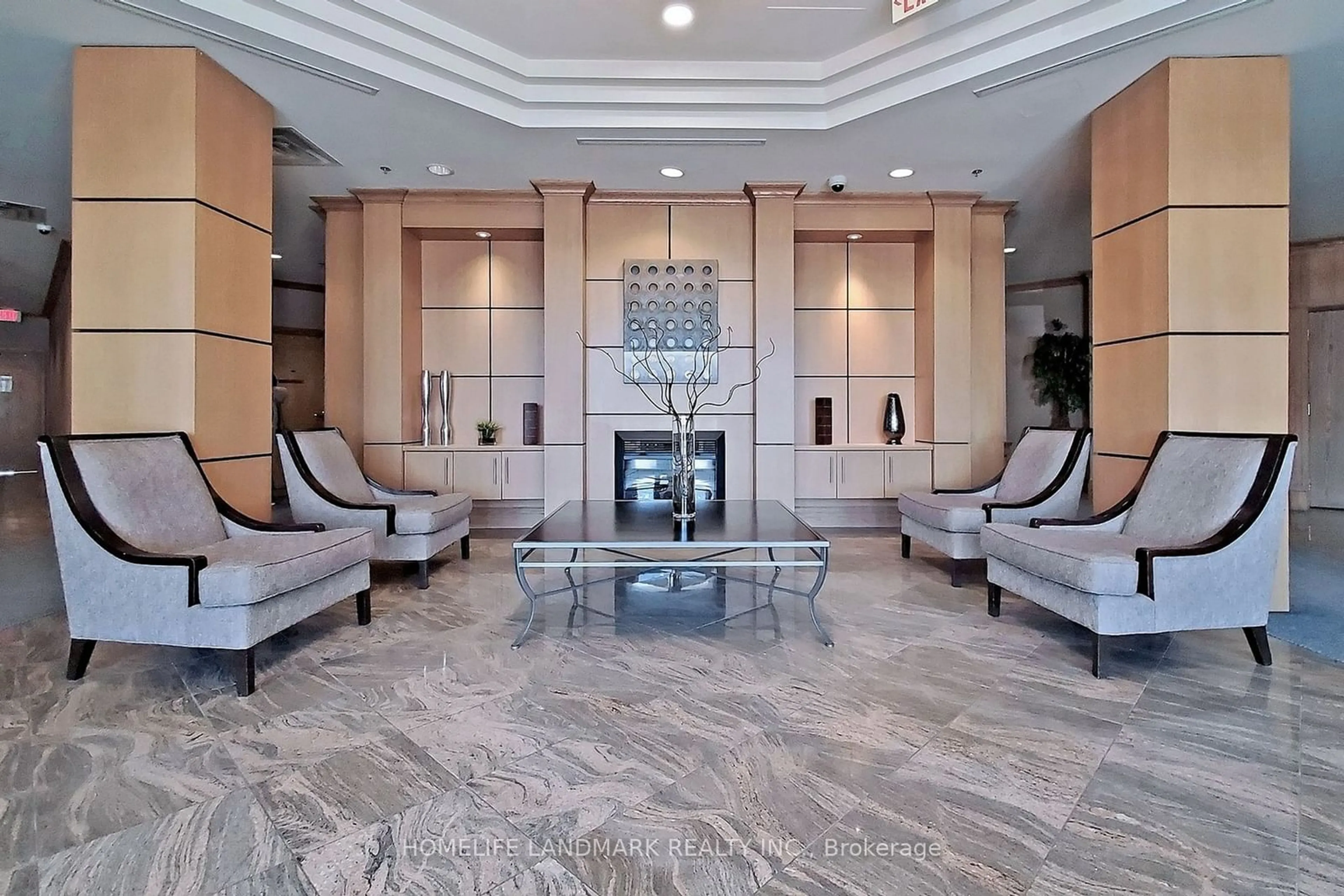 Indoor lobby, ceramic floors for 185 Oneida Cres #1017, Richmond Hill Ontario L4B 0B1