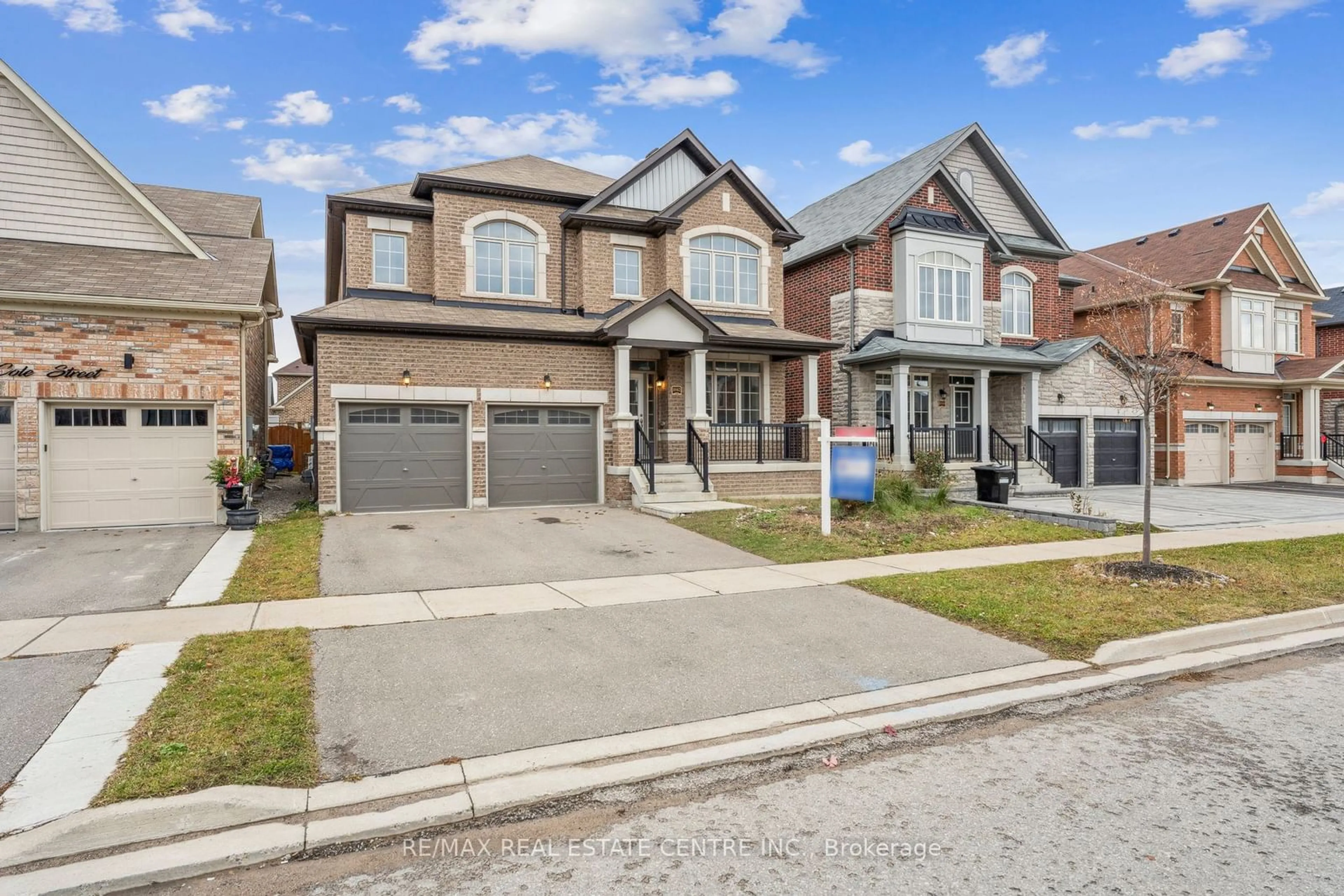 Frontside or backside of a home, the street view for 1042 Cole St, Innisfil Ontario L9S 0J9