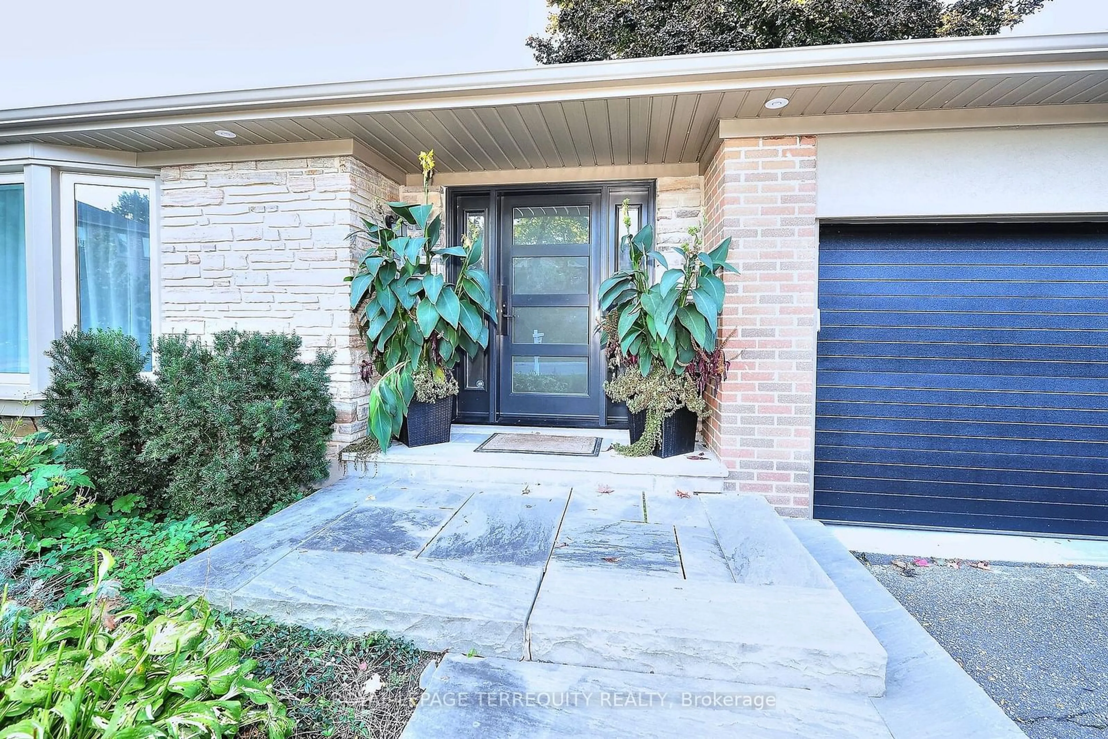 Indoor entryway, wood floors for 34 Wildrose Cres, Markham Ontario L3T 1N5