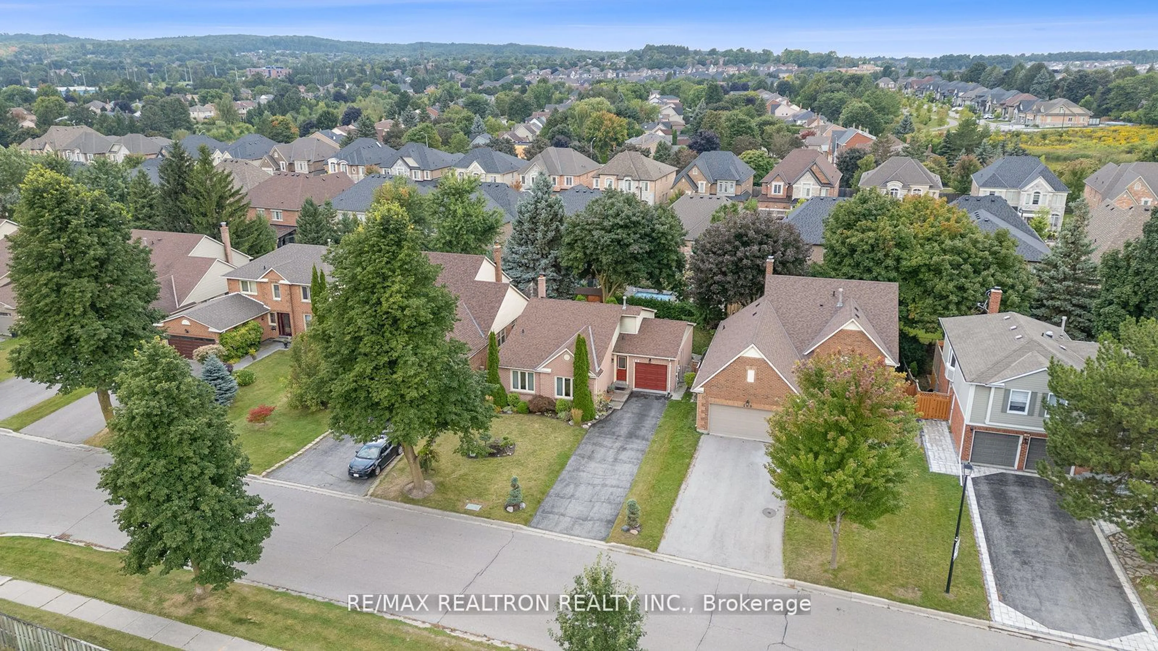 Frontside or backside of a home, the street view for 164 Brammar St, Newmarket Ontario L3Y 7T3