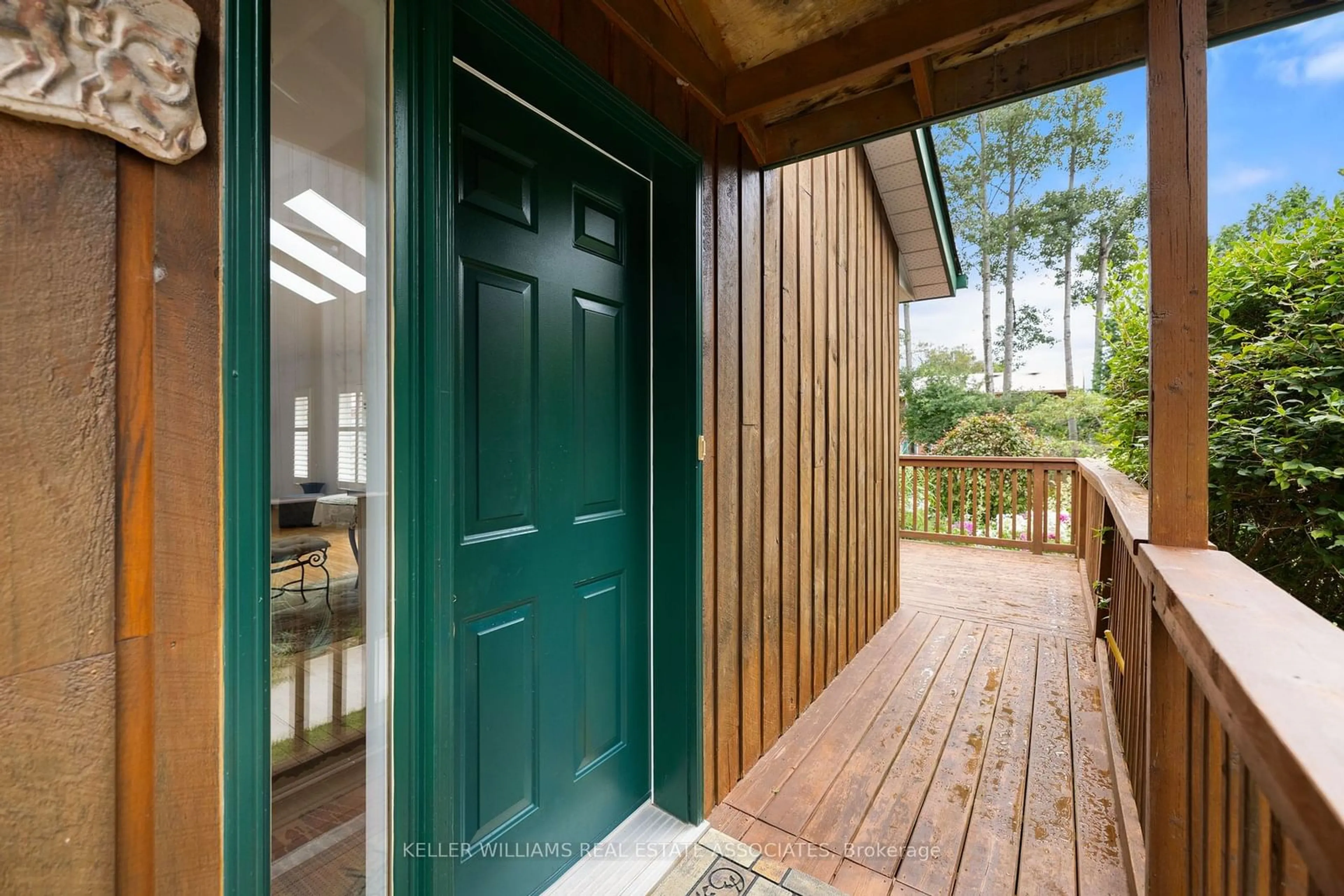 Indoor entryway, wood floors for 1073 Fern Rd, Innisfil Ontario L0L 1W0