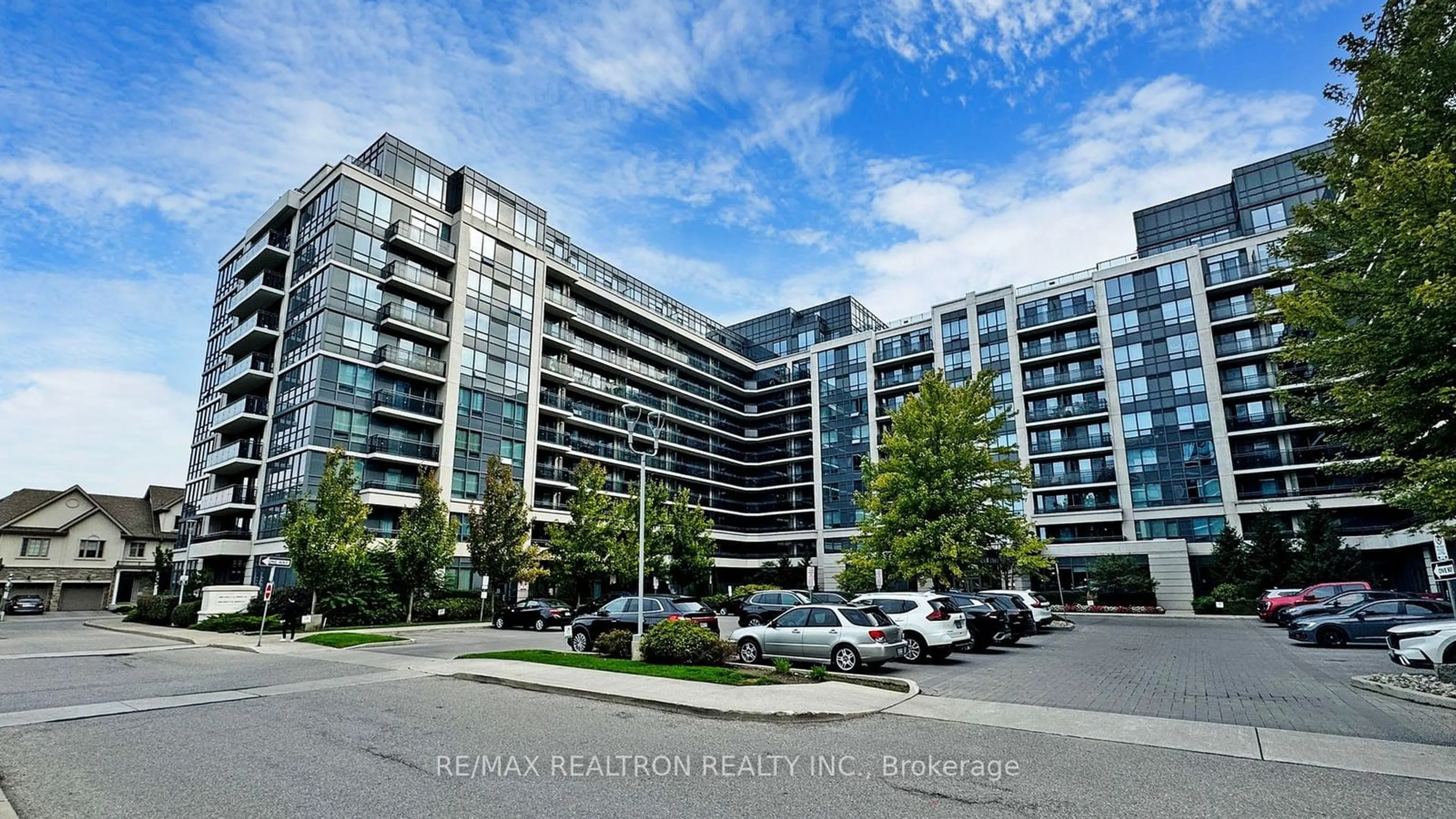 A pic from exterior of the house or condo for 376 Highway 7 #PH09, Richmond Hill Ontario L4B 0C7