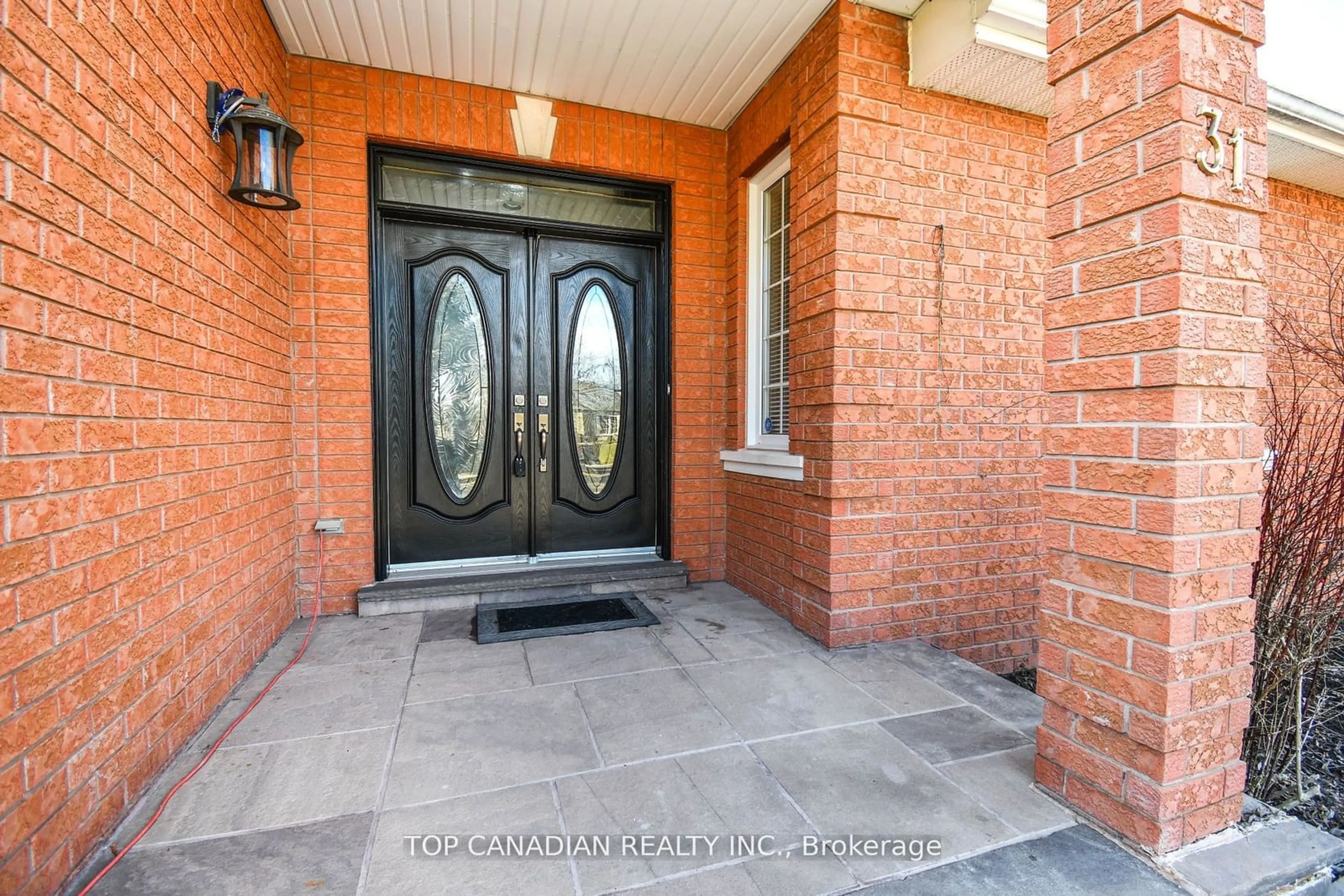 Indoor entryway, wood floors for 31 Golfview Blvd, Bradford West Gwillimbury Ontario L3Z 2A6