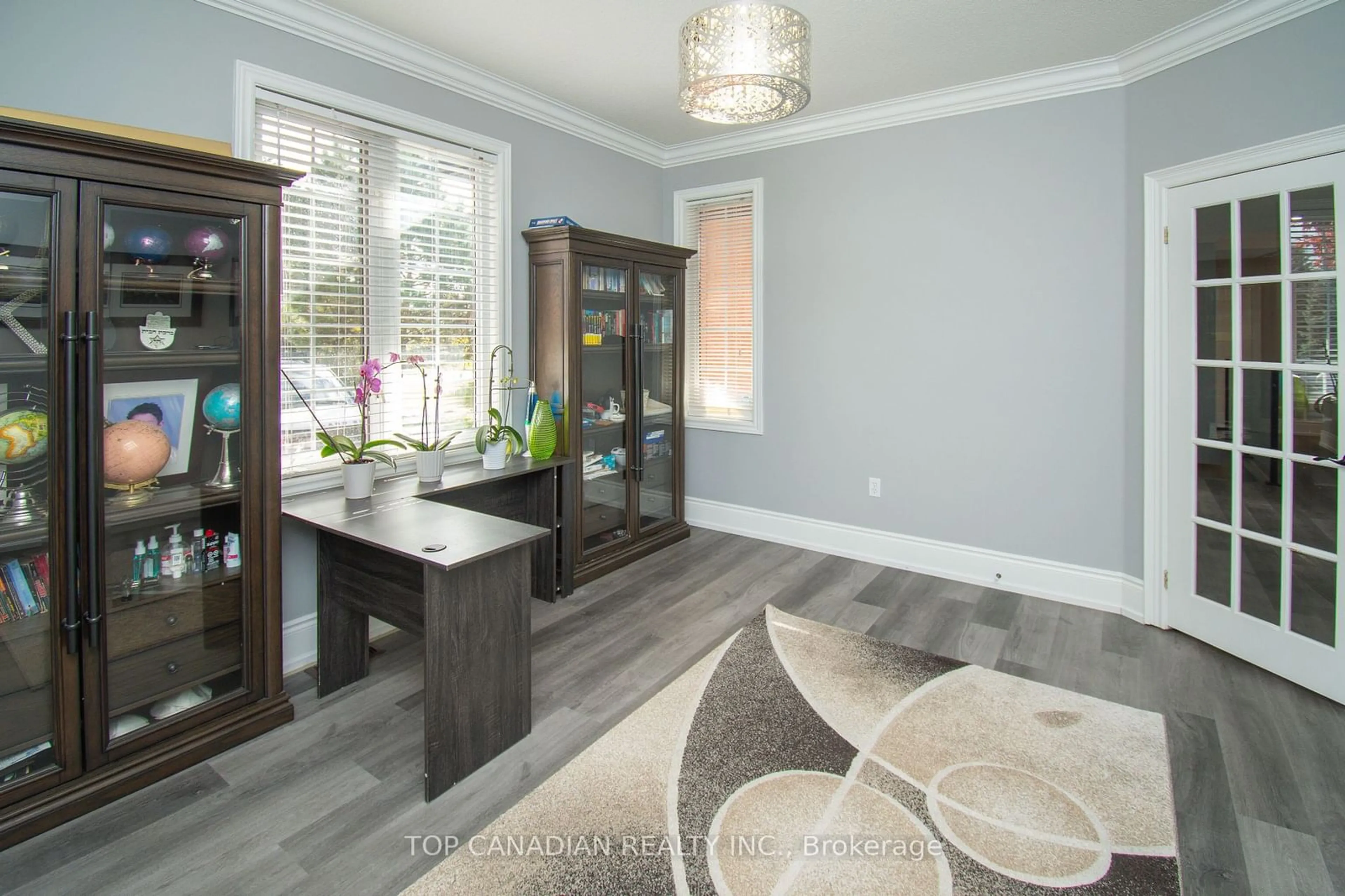 Indoor entryway, wood floors for 31 Golfview Blvd, Bradford West Gwillimbury Ontario L3Z 2A6