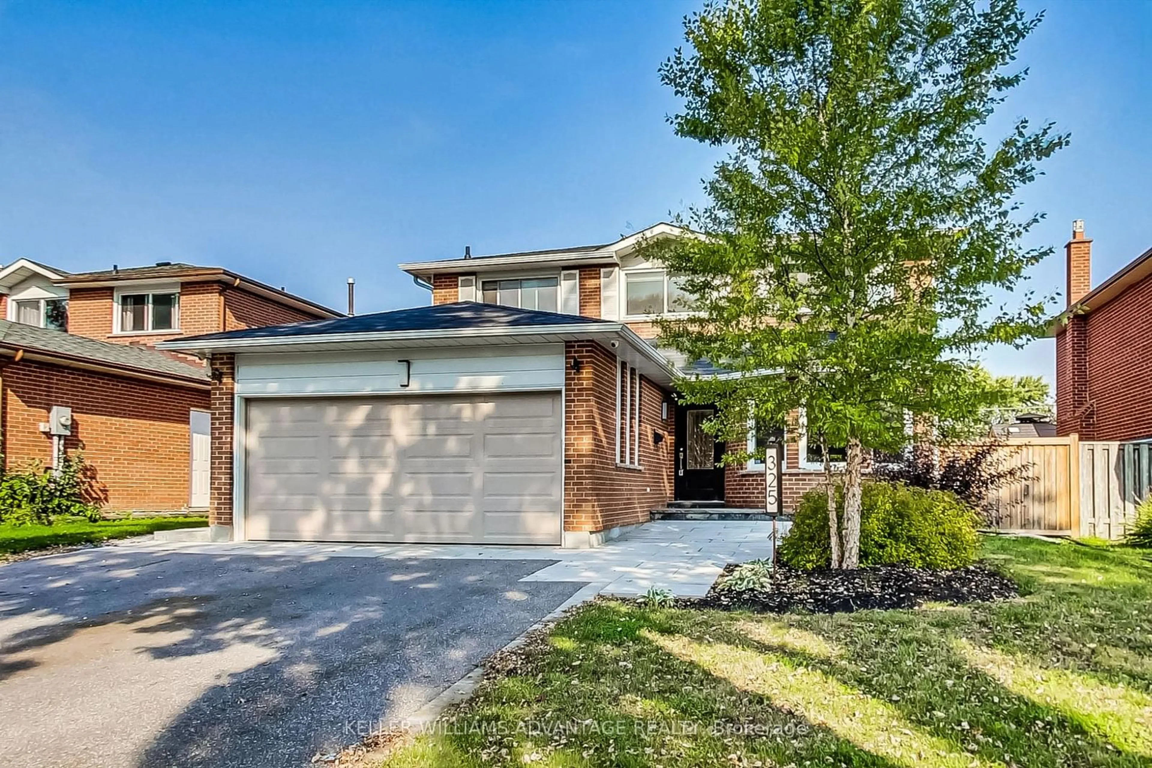 Home with brick exterior material for 325 Buckingham Rd, Newmarket Ontario L3Y 6K6