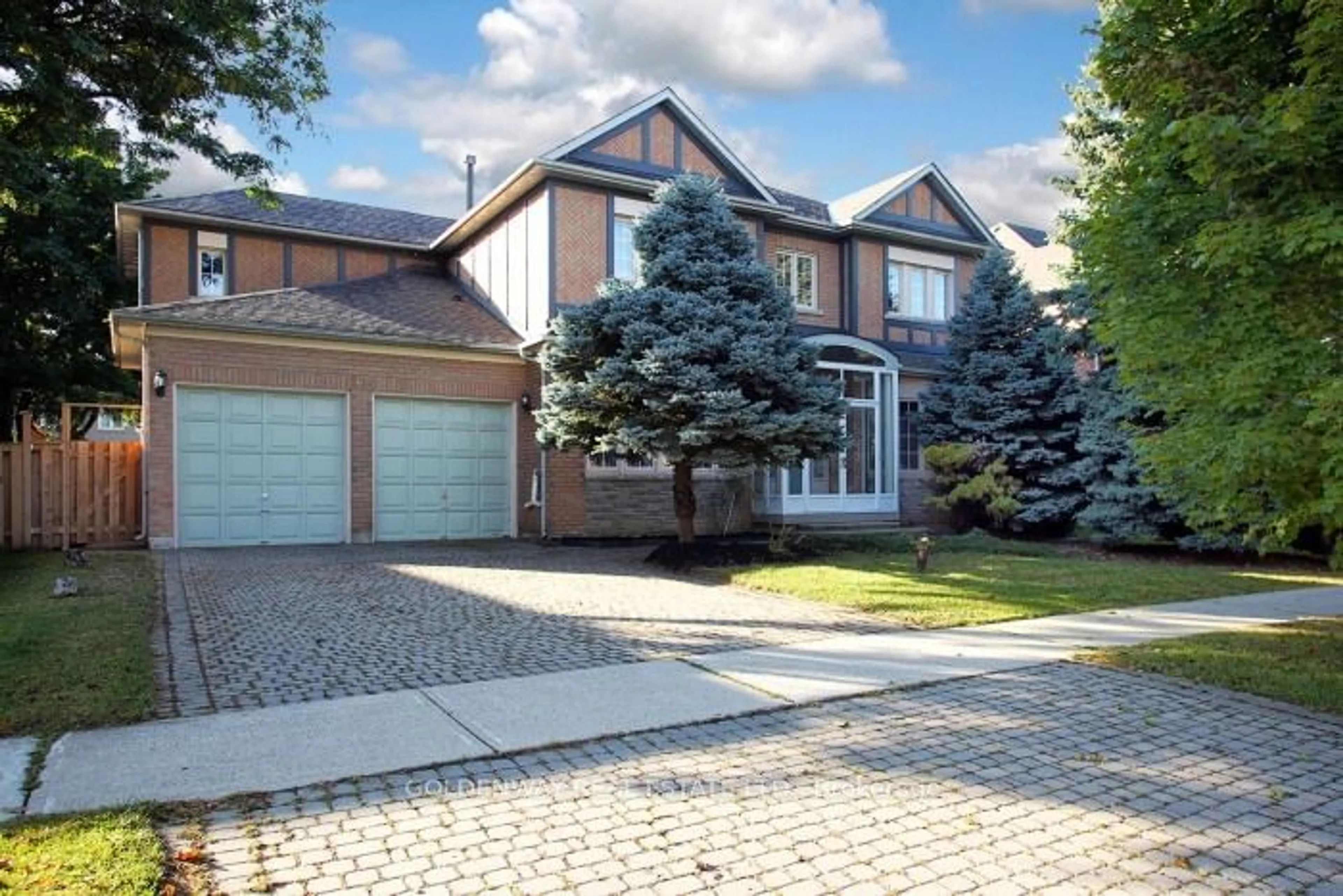 Home with brick exterior material for 11 Springbrook Dr, Richmond Hill Ontario L4B 3R9