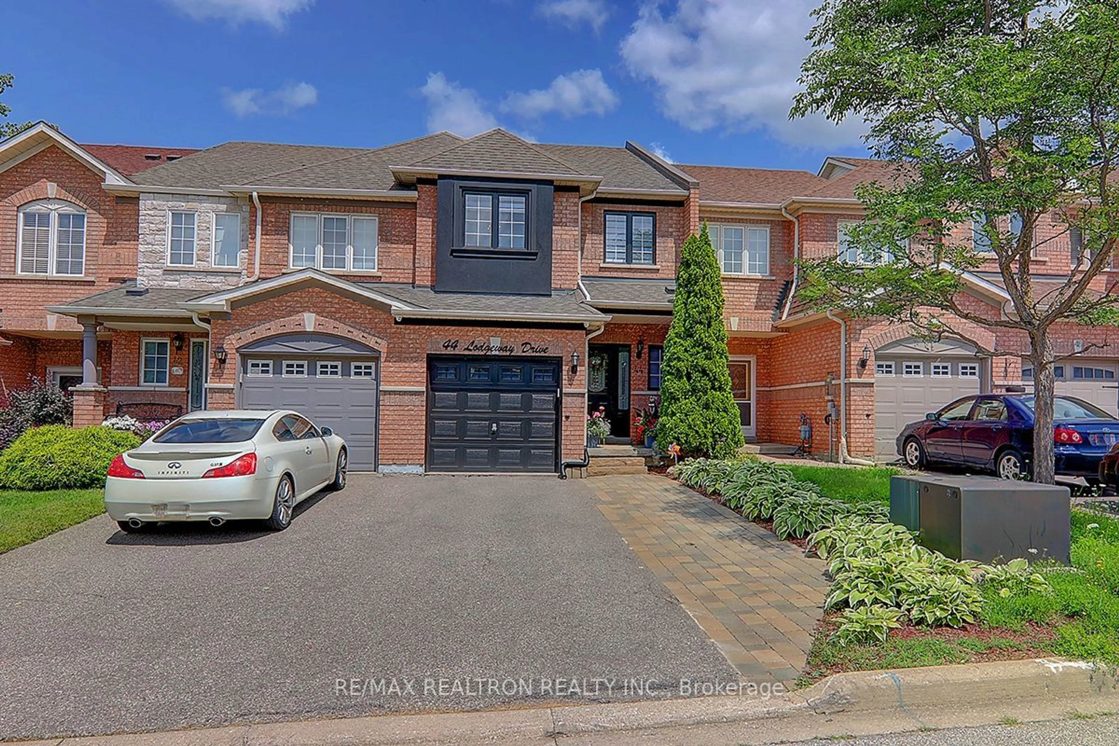 A pic from exterior of the house or condo, the street view for 44 Lodgeway Dr, Vaughan Ontario L6A 3S6